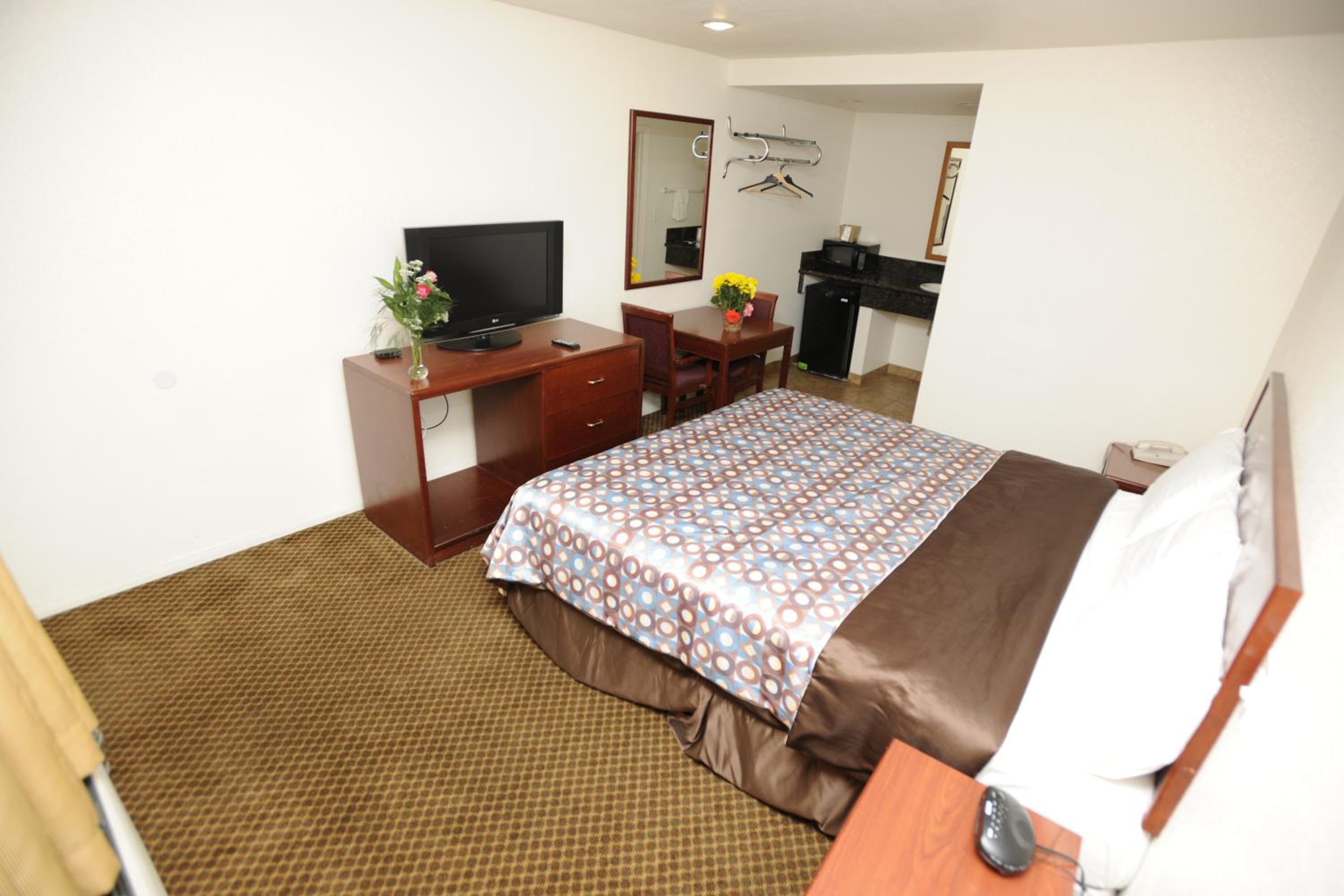 Queen Room - Smoking