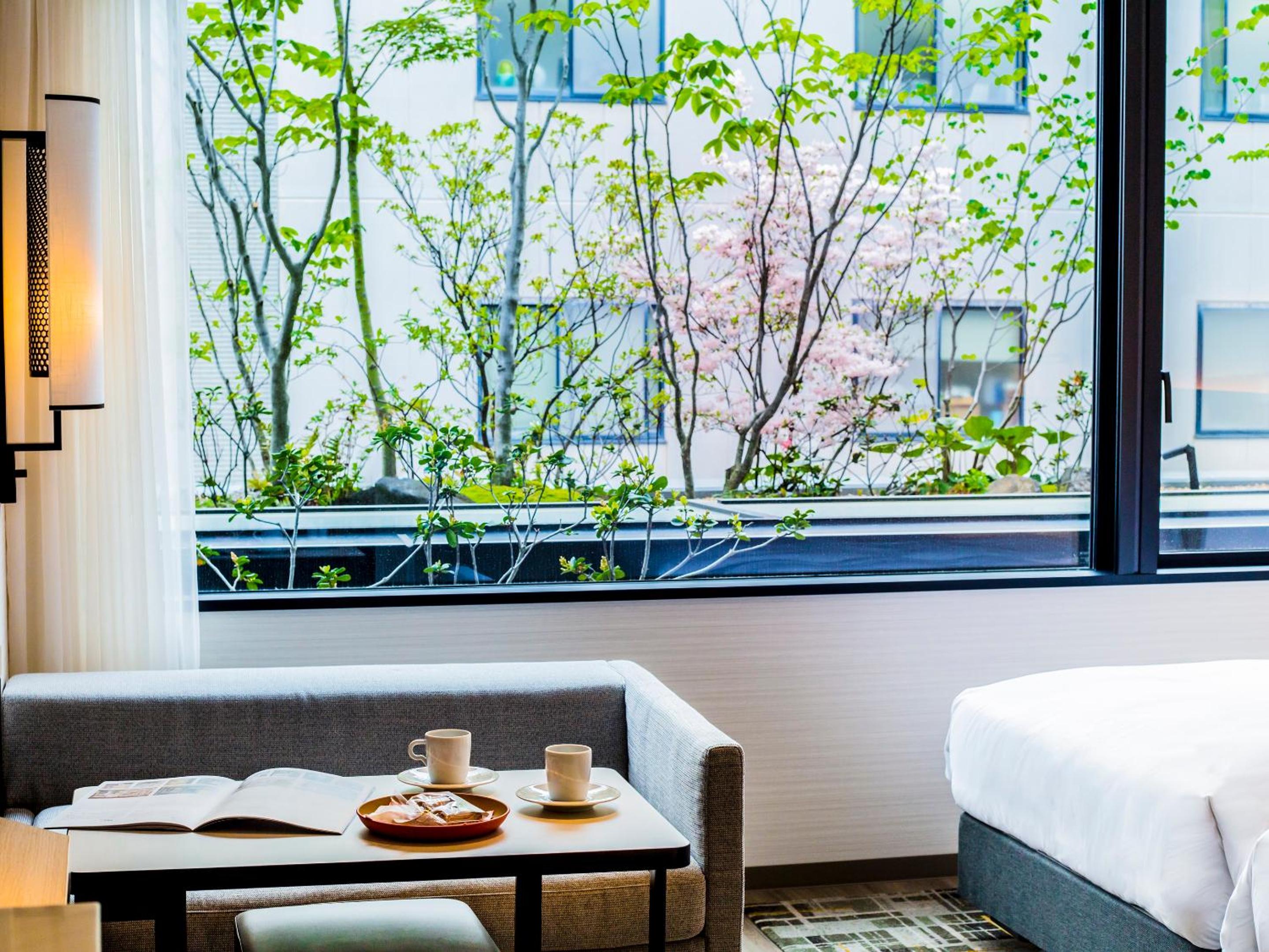 Twin Room with Bathtub - Garden View