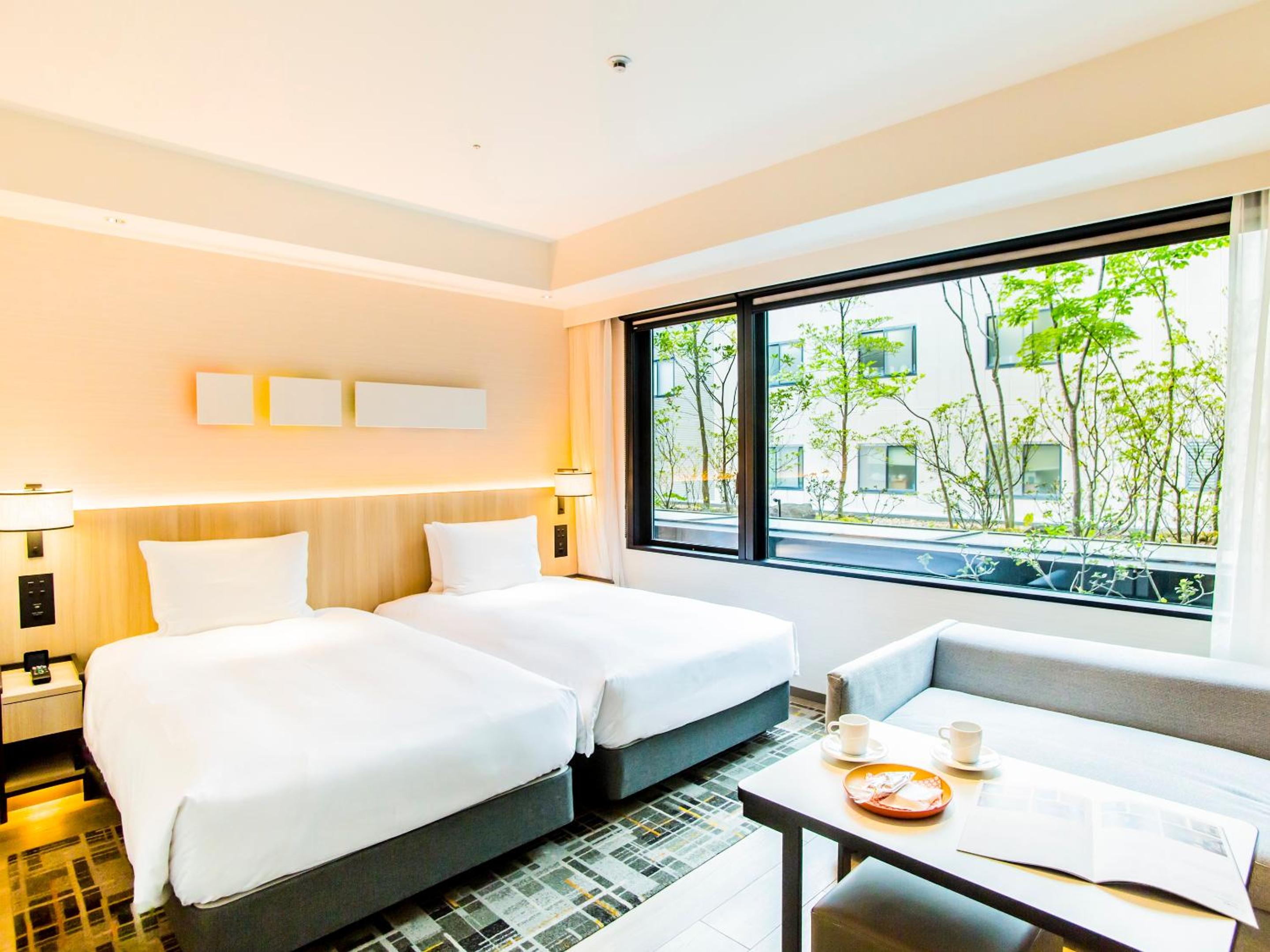 Twin Room with Bathtub - Garden View