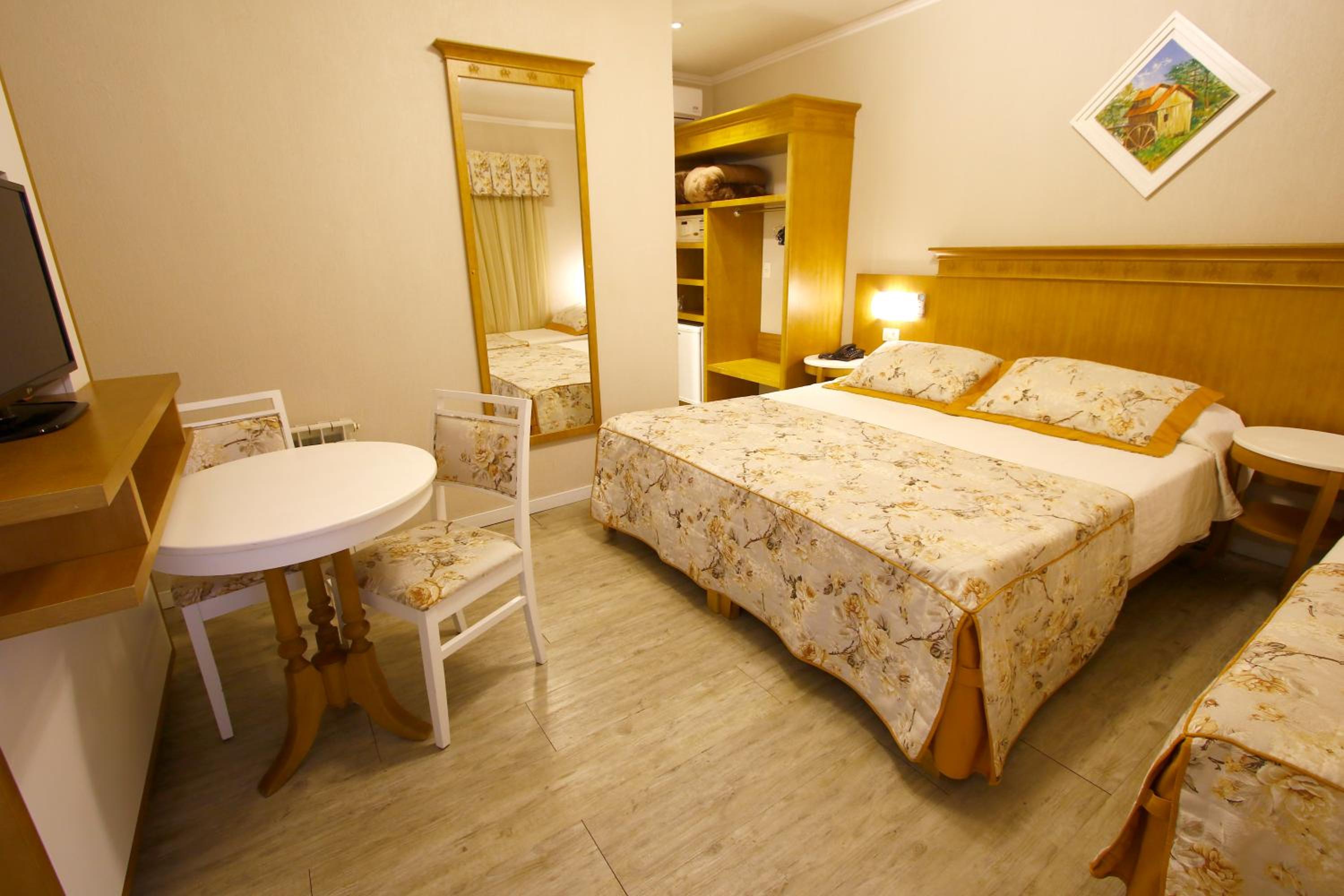 Deluxe Triple Room with 1 Double Bed and 1 Single Bed