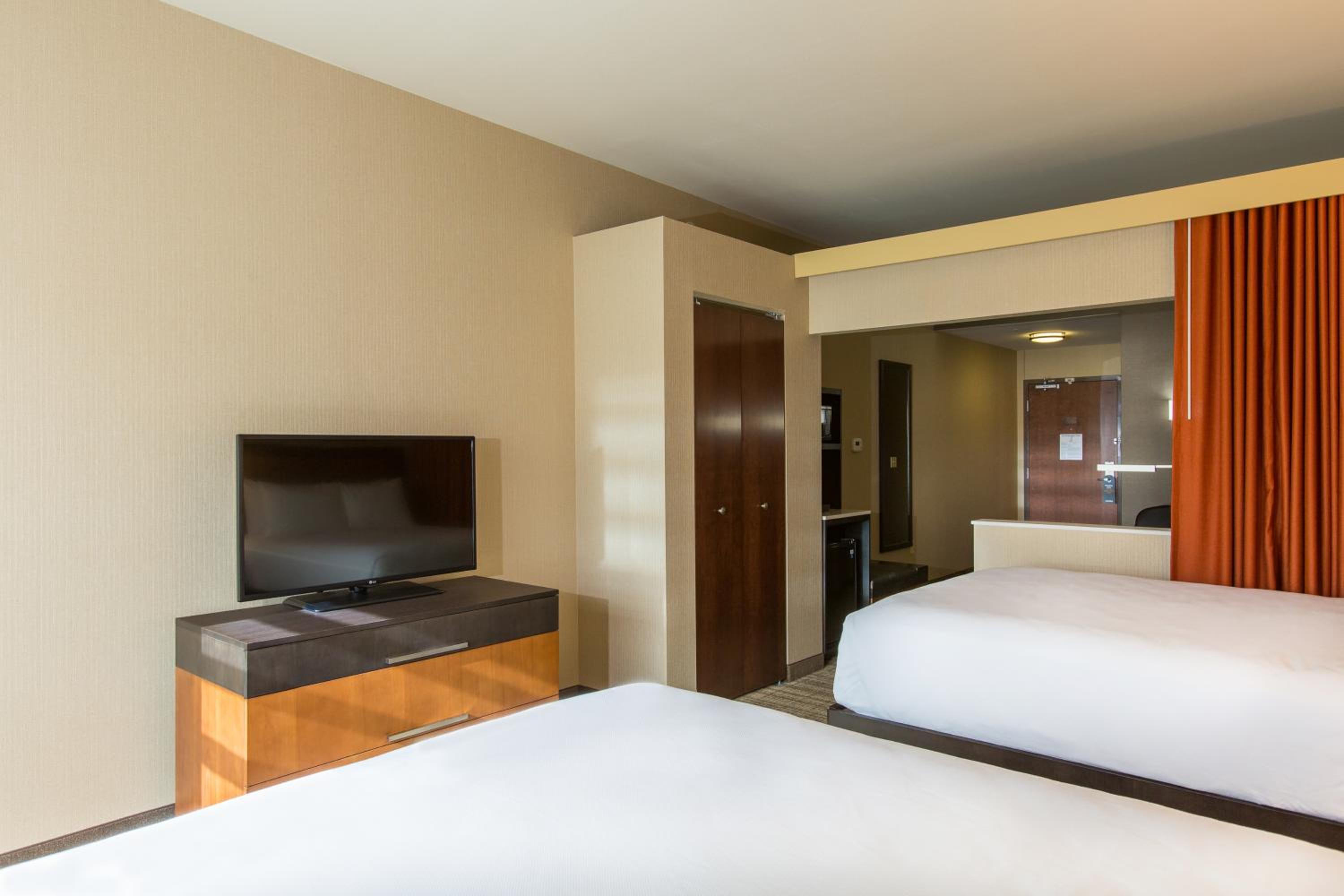 Queen Suite with Two Queen Beds