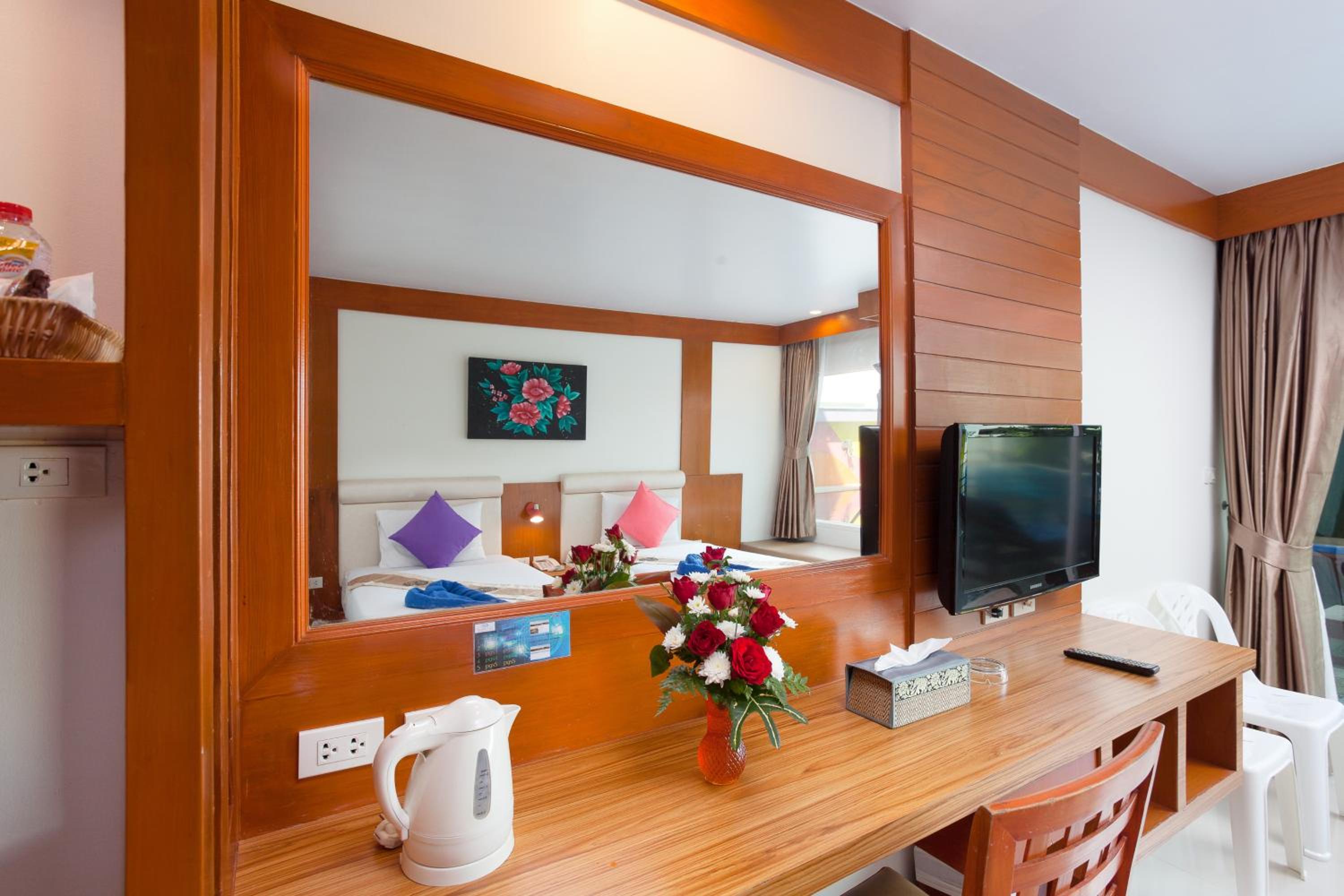 Deluxe Double or Twin Room with Pool Access