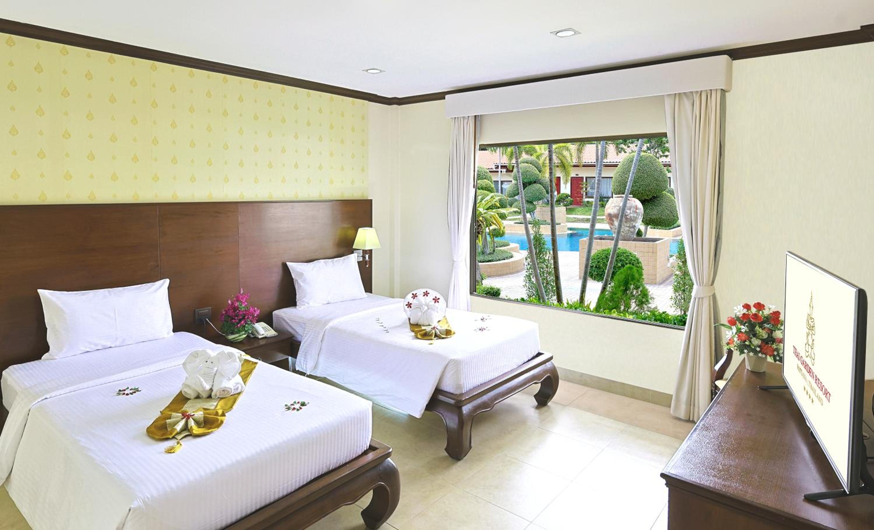 One Bedroom Apartment Pool Access Twin Bed