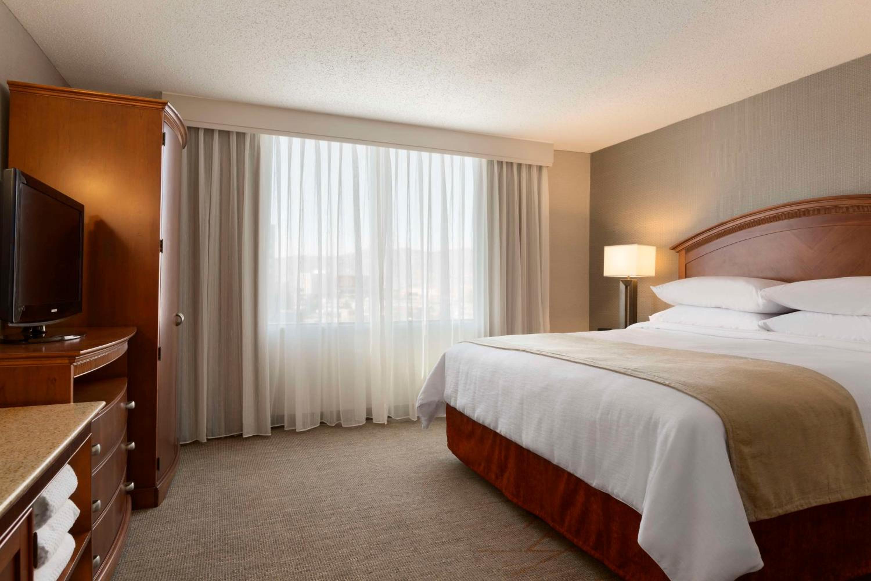 King Suite - Non-Smoking