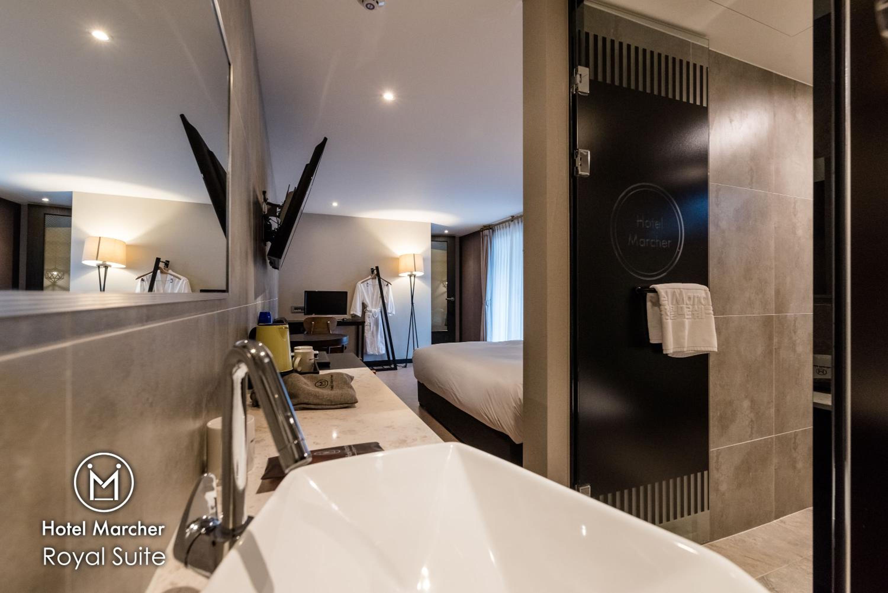 Royal Suite with Bath