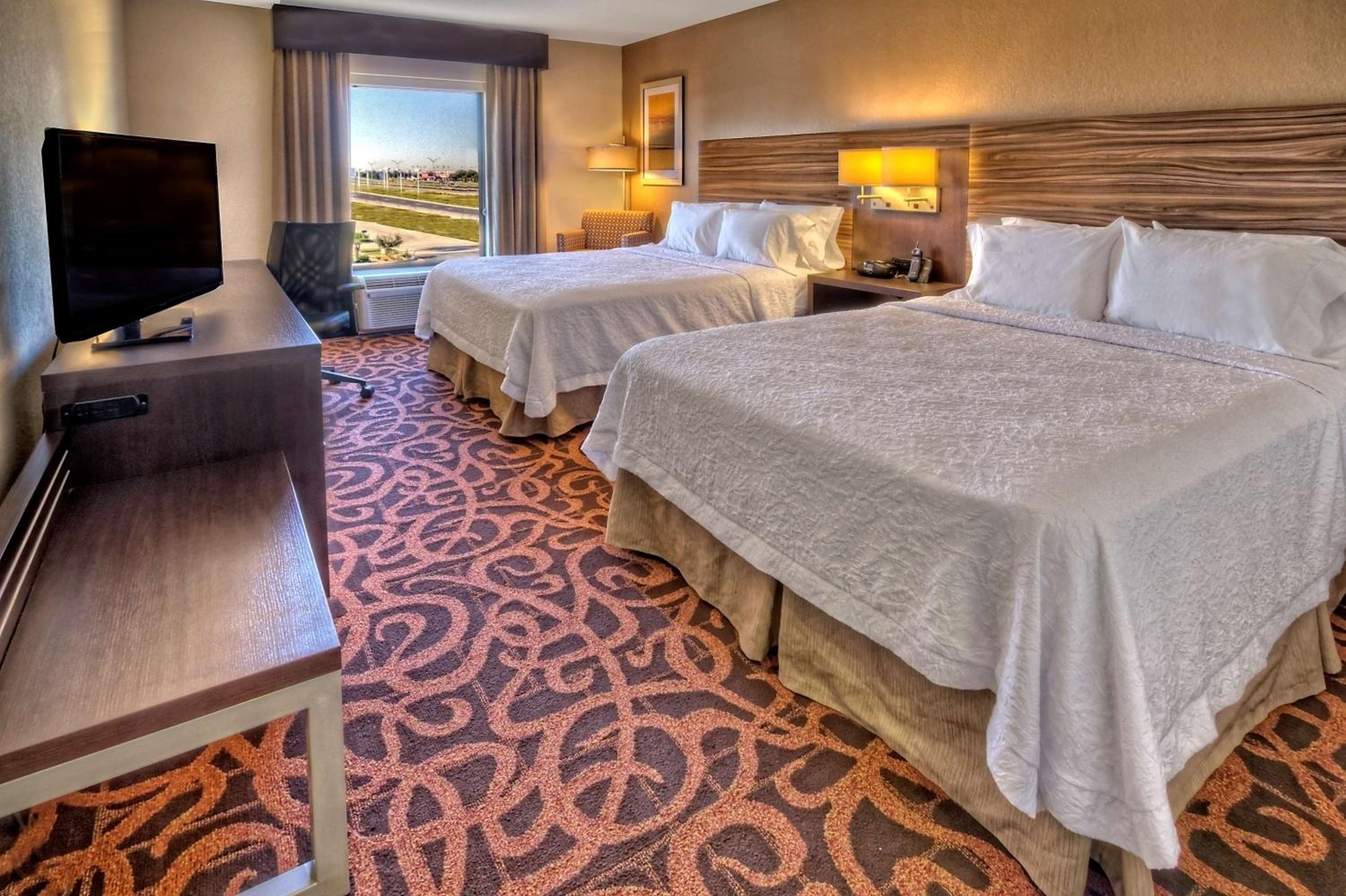 Queen Room With Two Queen Beds - Non-Smoking