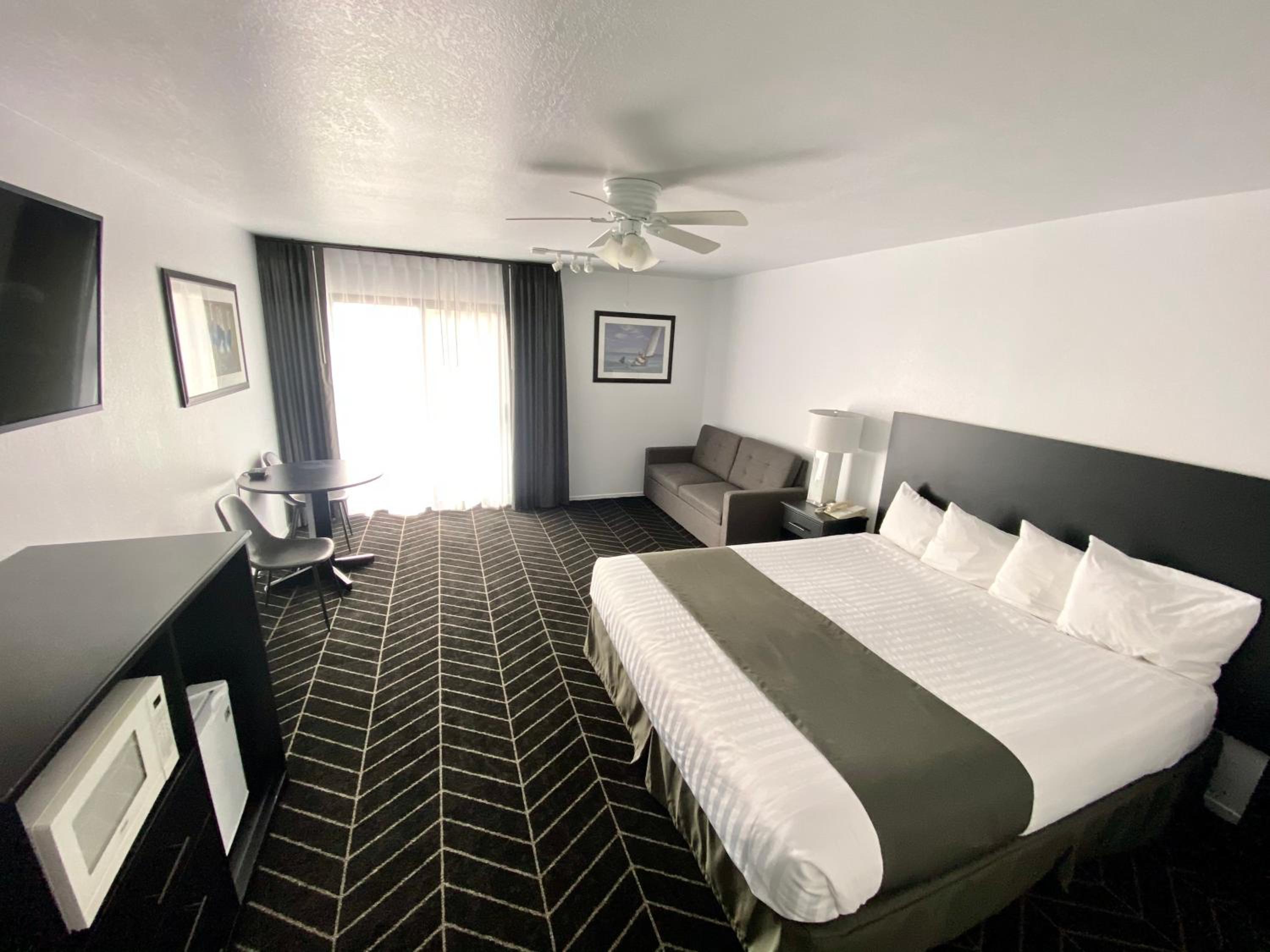 1 King Bed Non Smoking