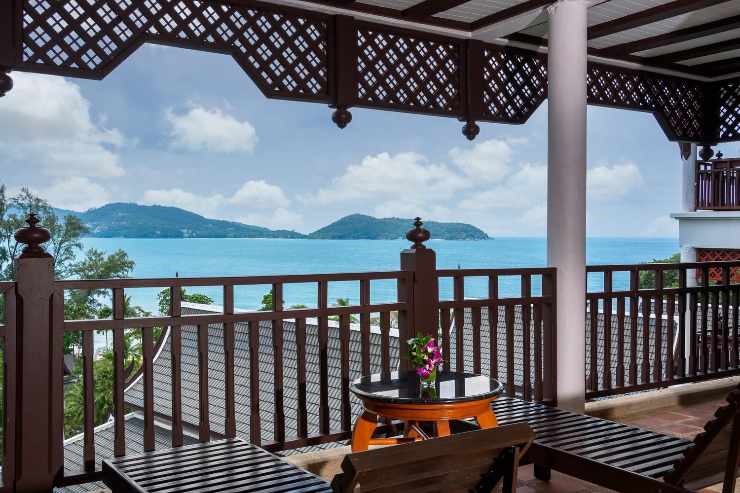 Family Seaview 2 Bedroom Hillside Suite with Terrace Bathtub