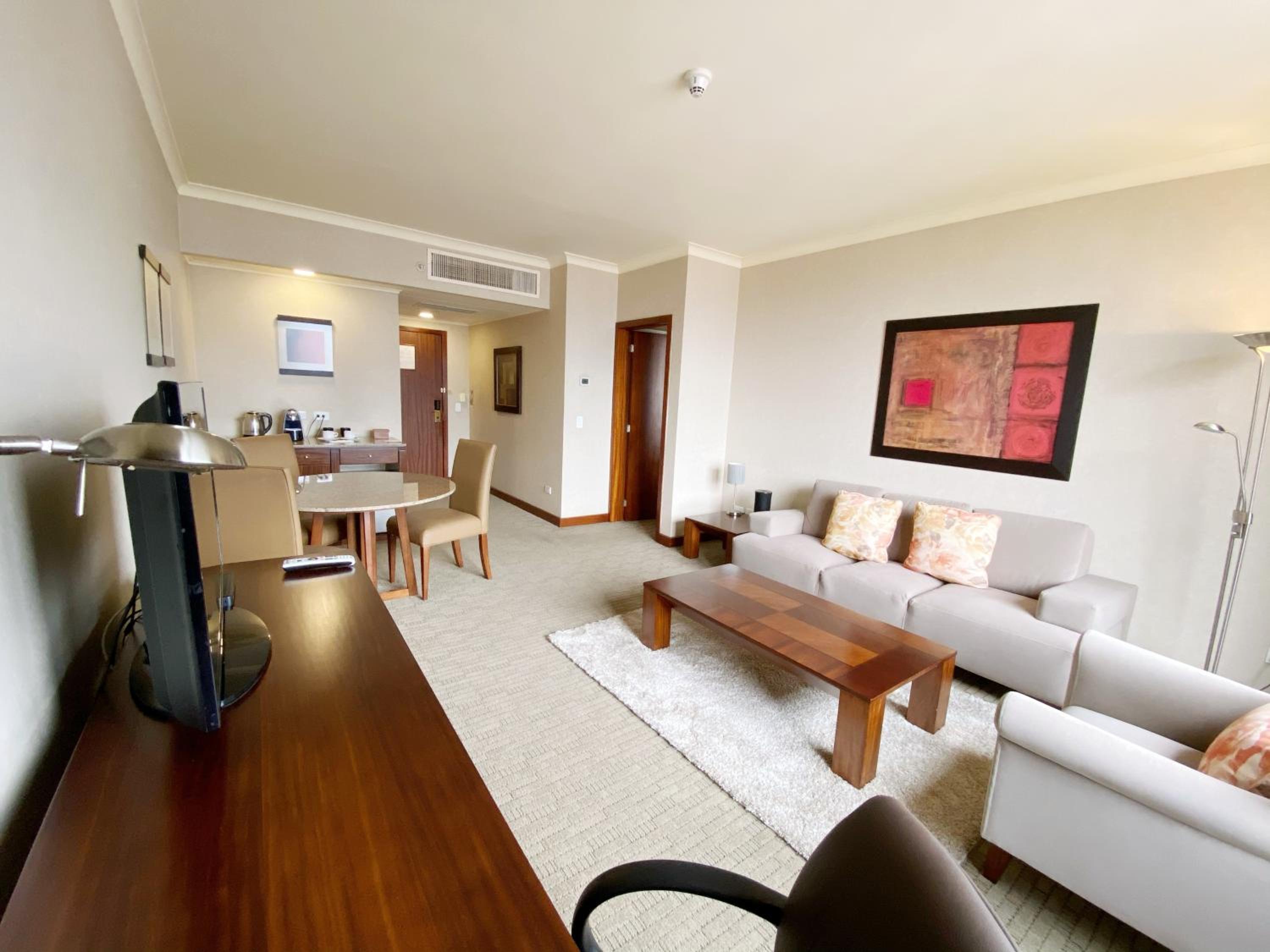 One-Bedroom Executive Suite with Twin Beds