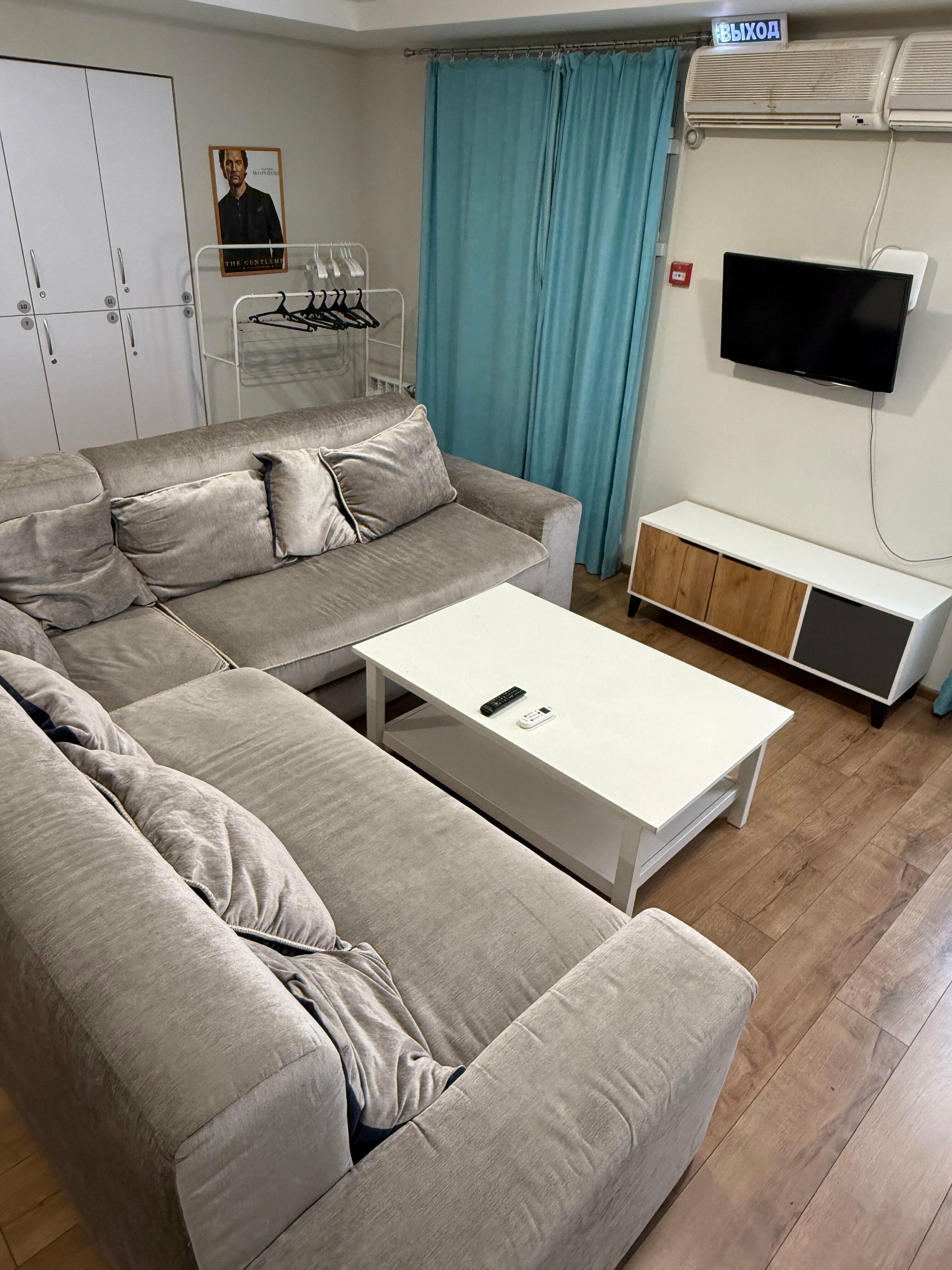 Спальное место на двухъярусной кровати в общем номере для мужчин