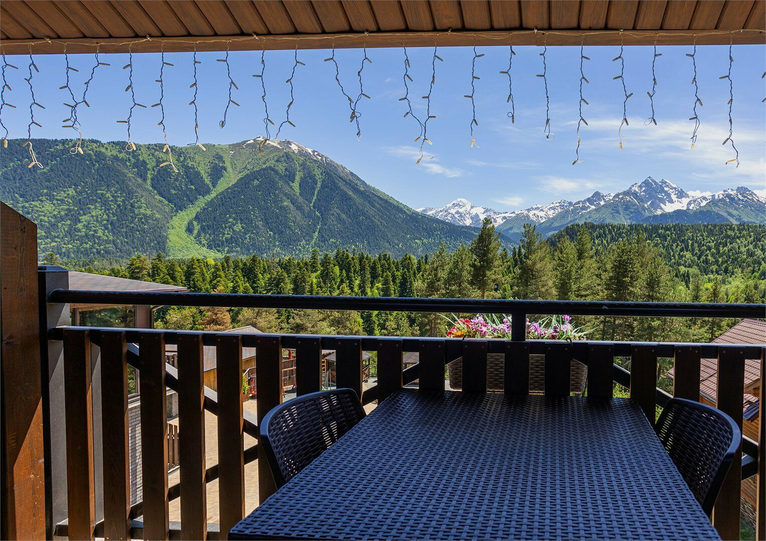 Двухместный с панорамным видом на горы | 4  — этаж |