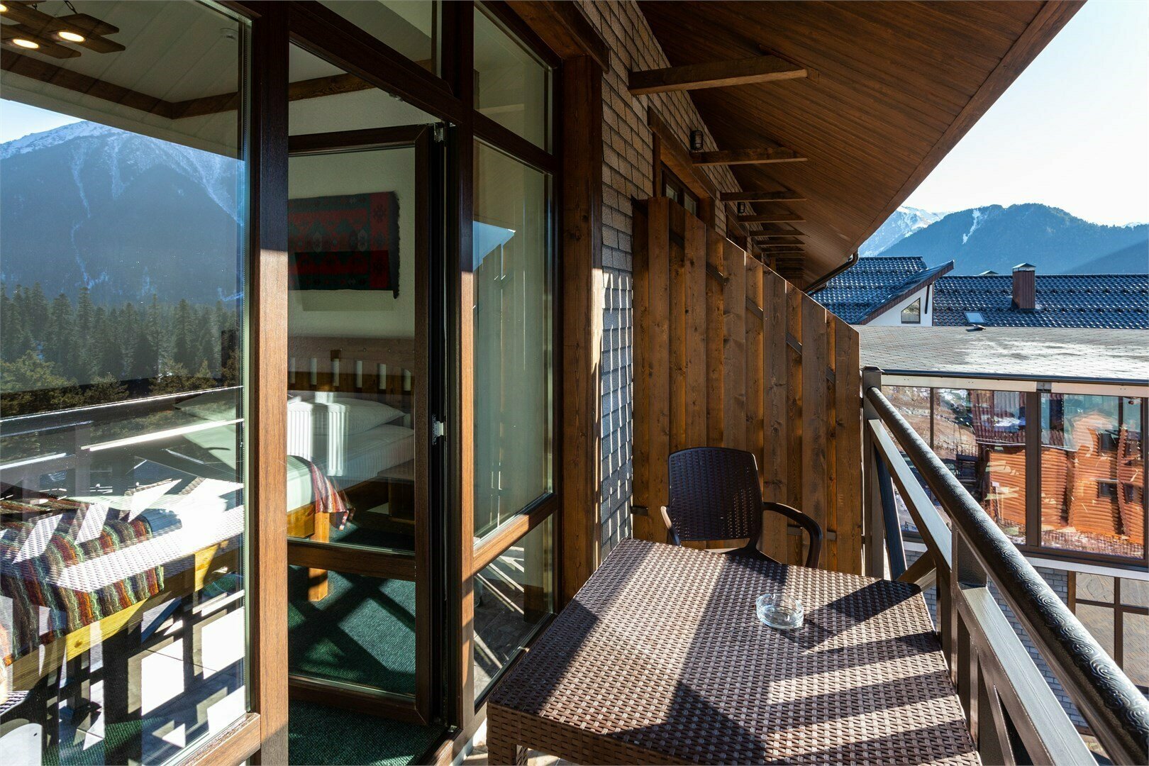 Двухместный с панорамным видом на горы | 4  — этаж |