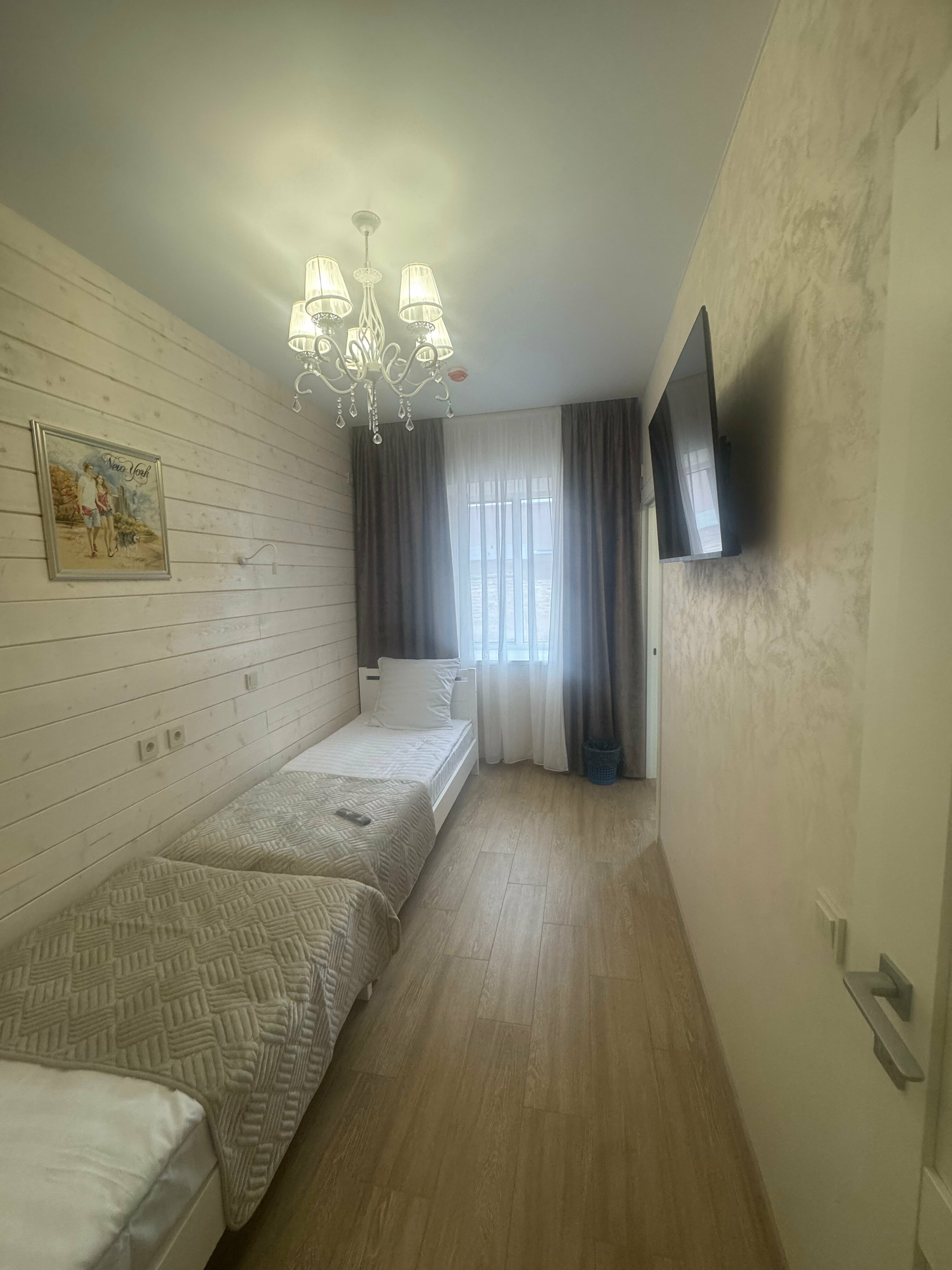 Четырех-местный двух-комнатный номер в павильоне.