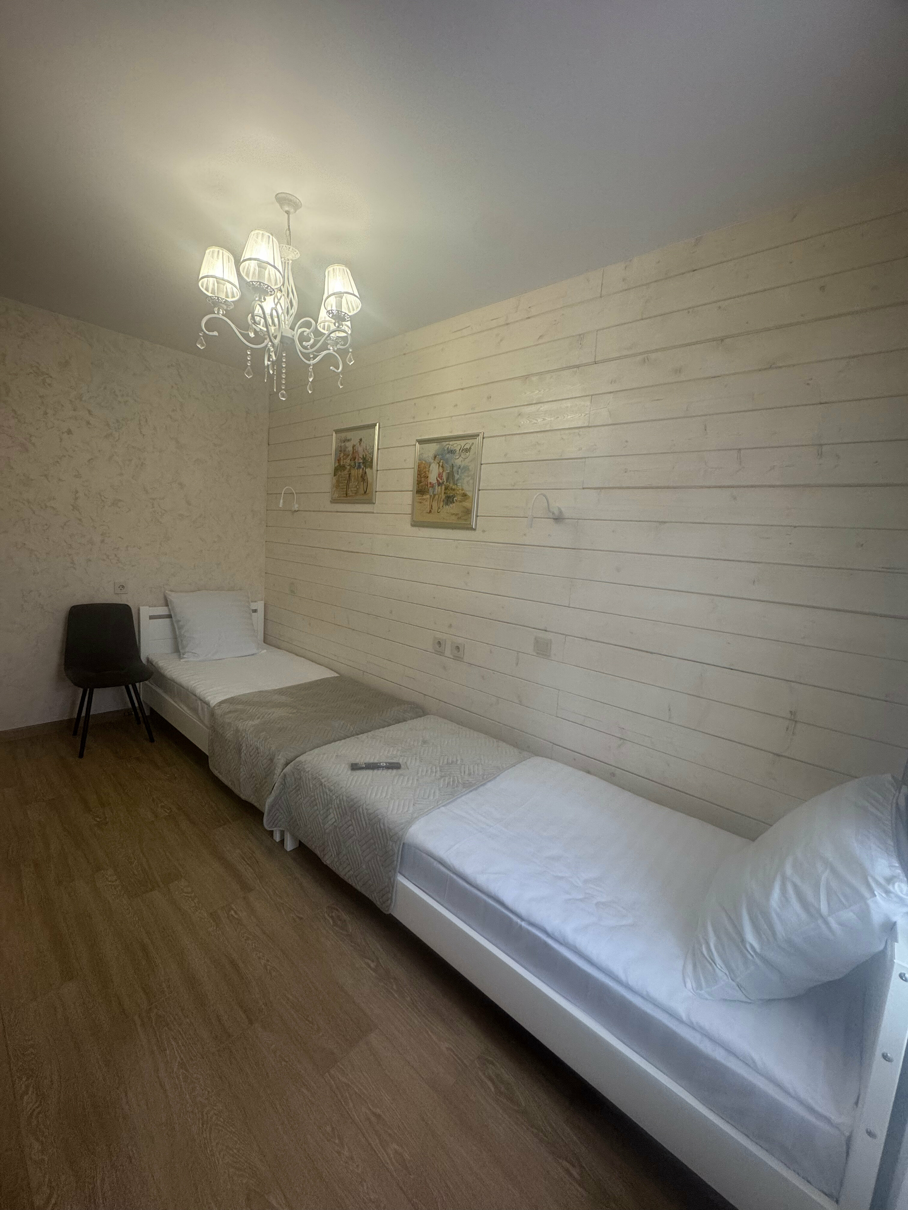 Четырех-местный двух-комнатный номер в павильоне.