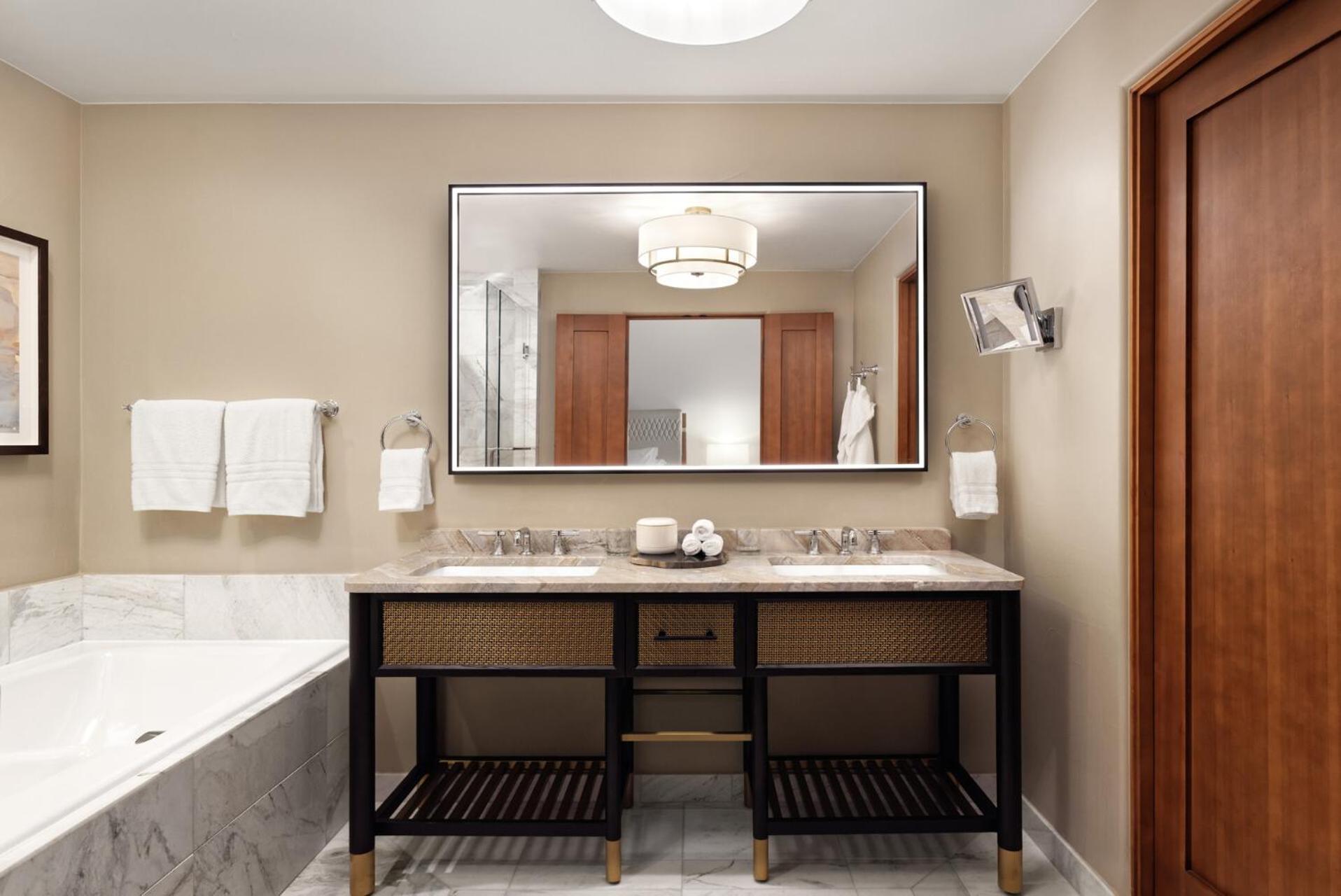 Deluxe Casita Accessible Room king bed