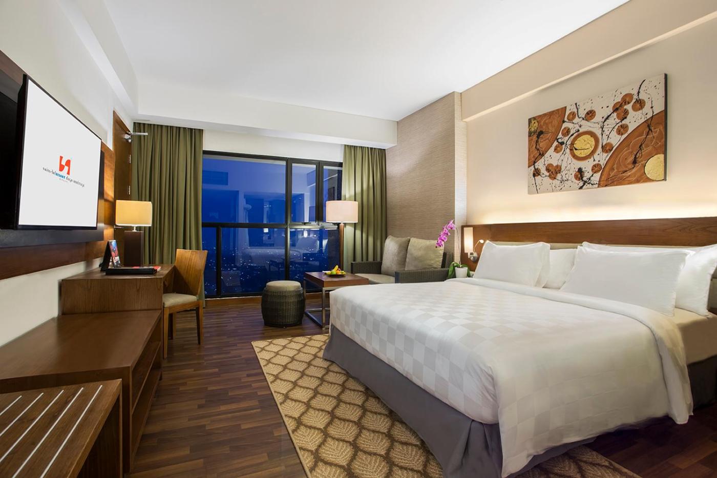 Grand Deluxe Queen Room