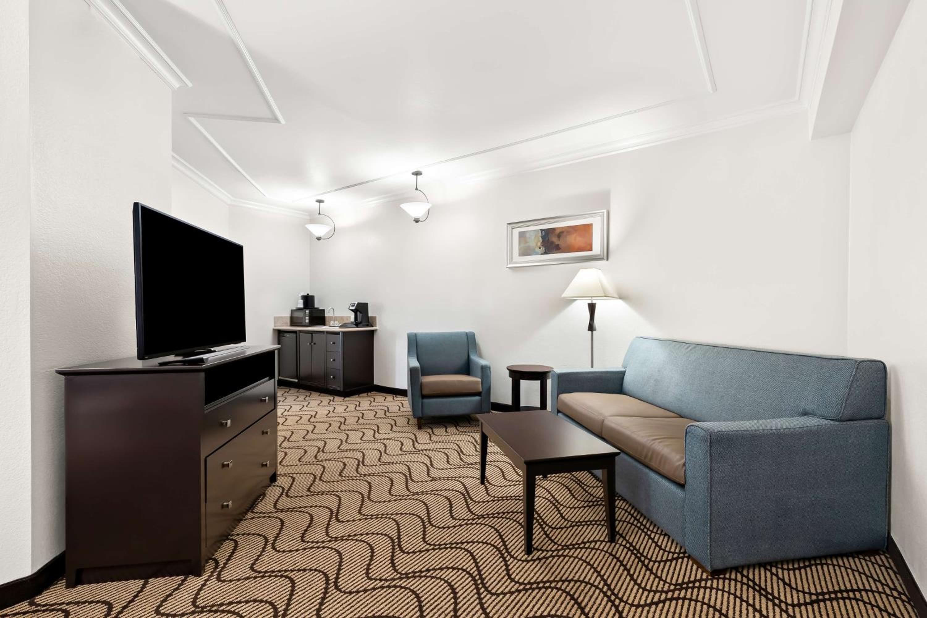 King Suite with Spa Bath and Sofa Bed - Corner Room/Non-Smoking