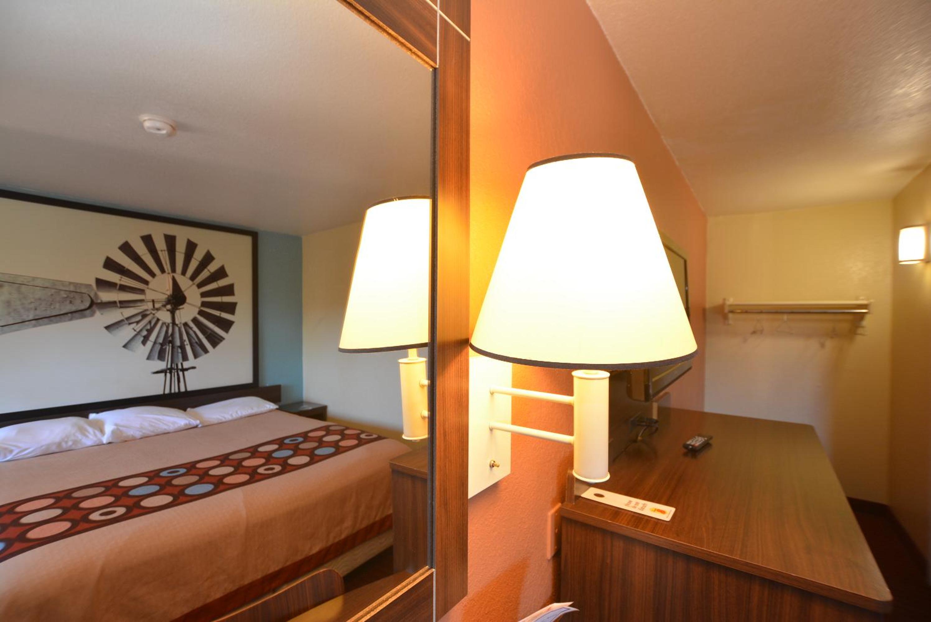 King Room - Non-Smoking