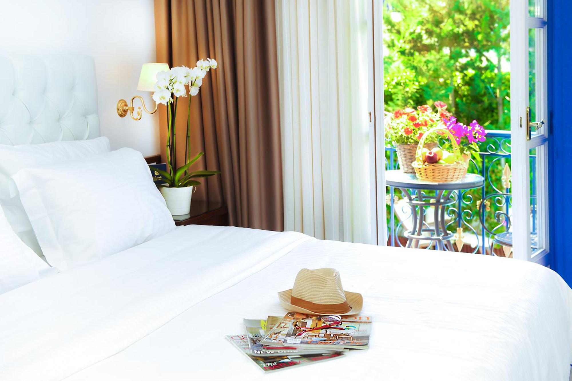 Double or Twin Room with Pool View