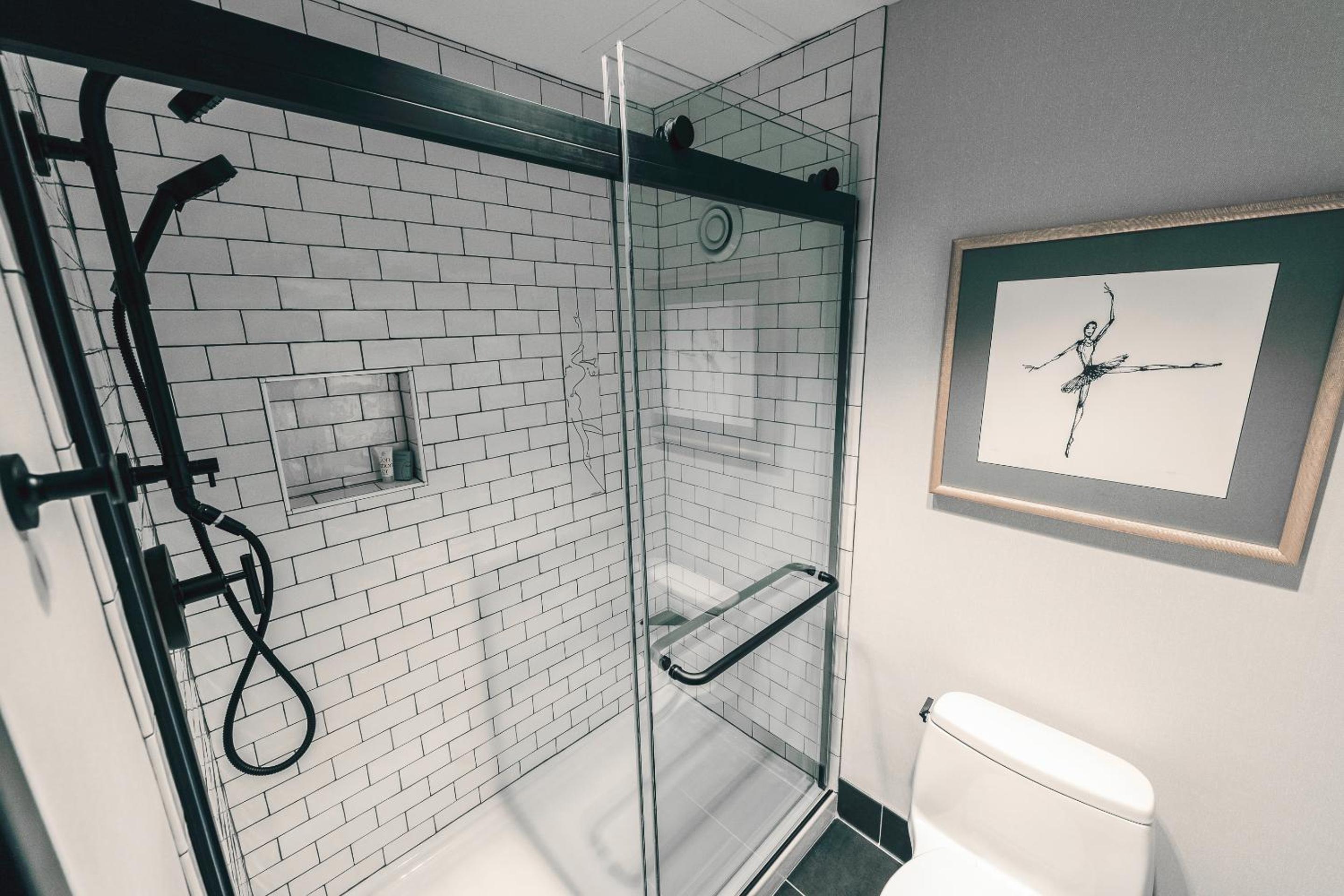 Deluxe King Hearing Accessible