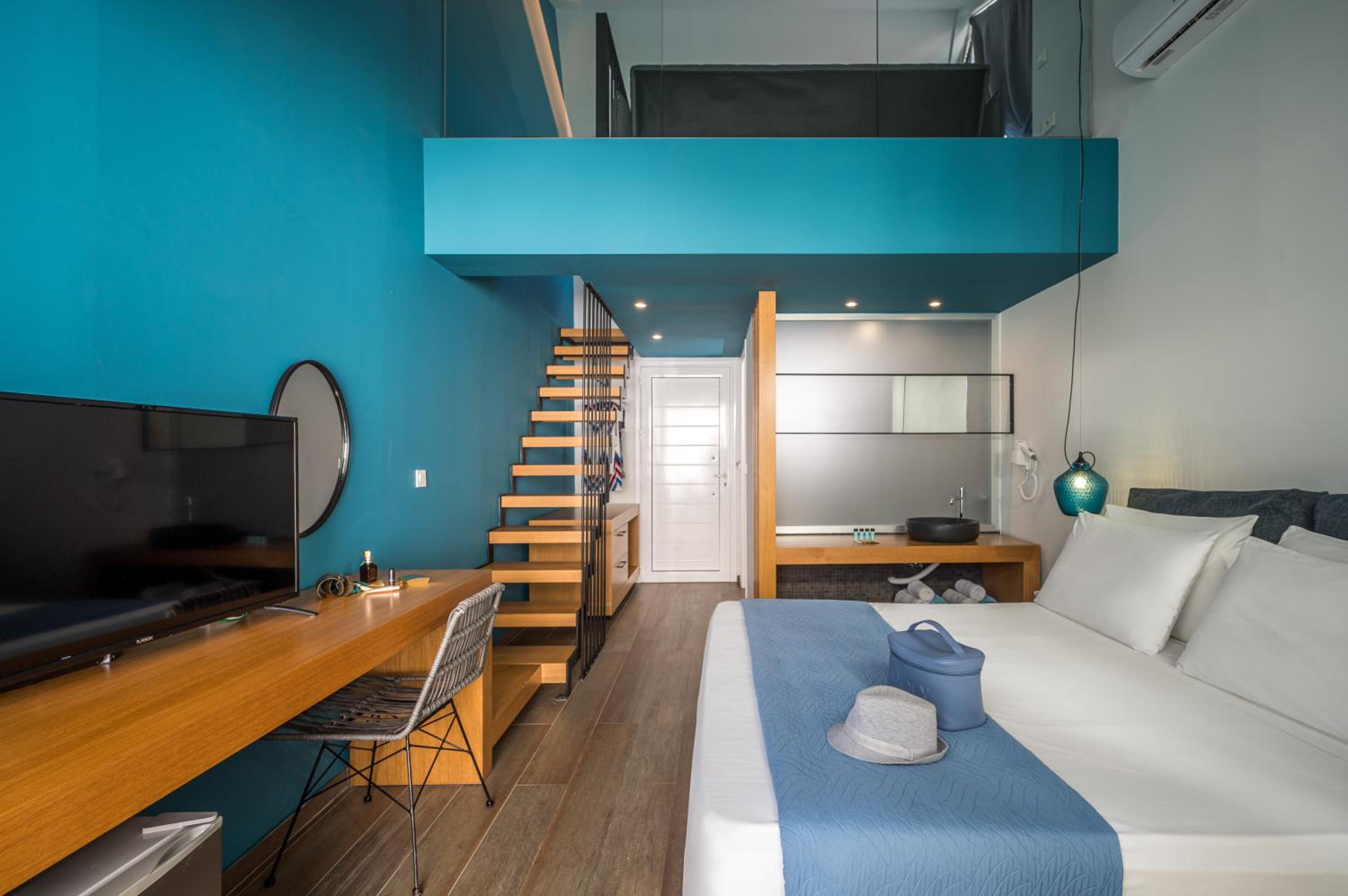 Superior Junior Suite with Private Pool - Spilled Level