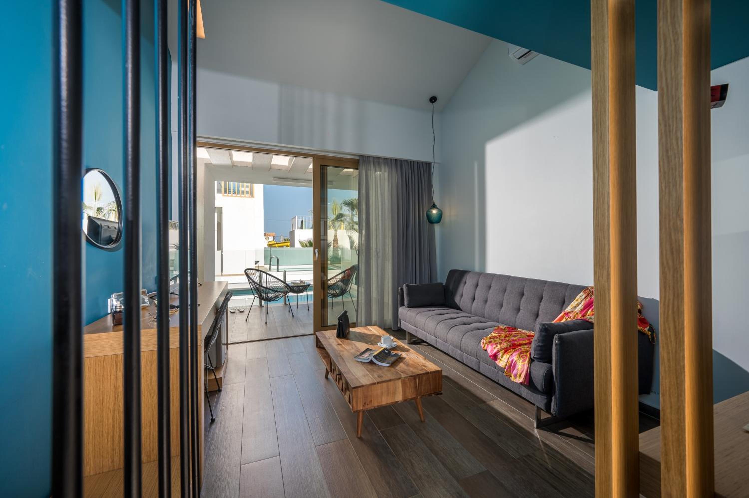 Superior Junior Suite with Private Pool - Spilled Level