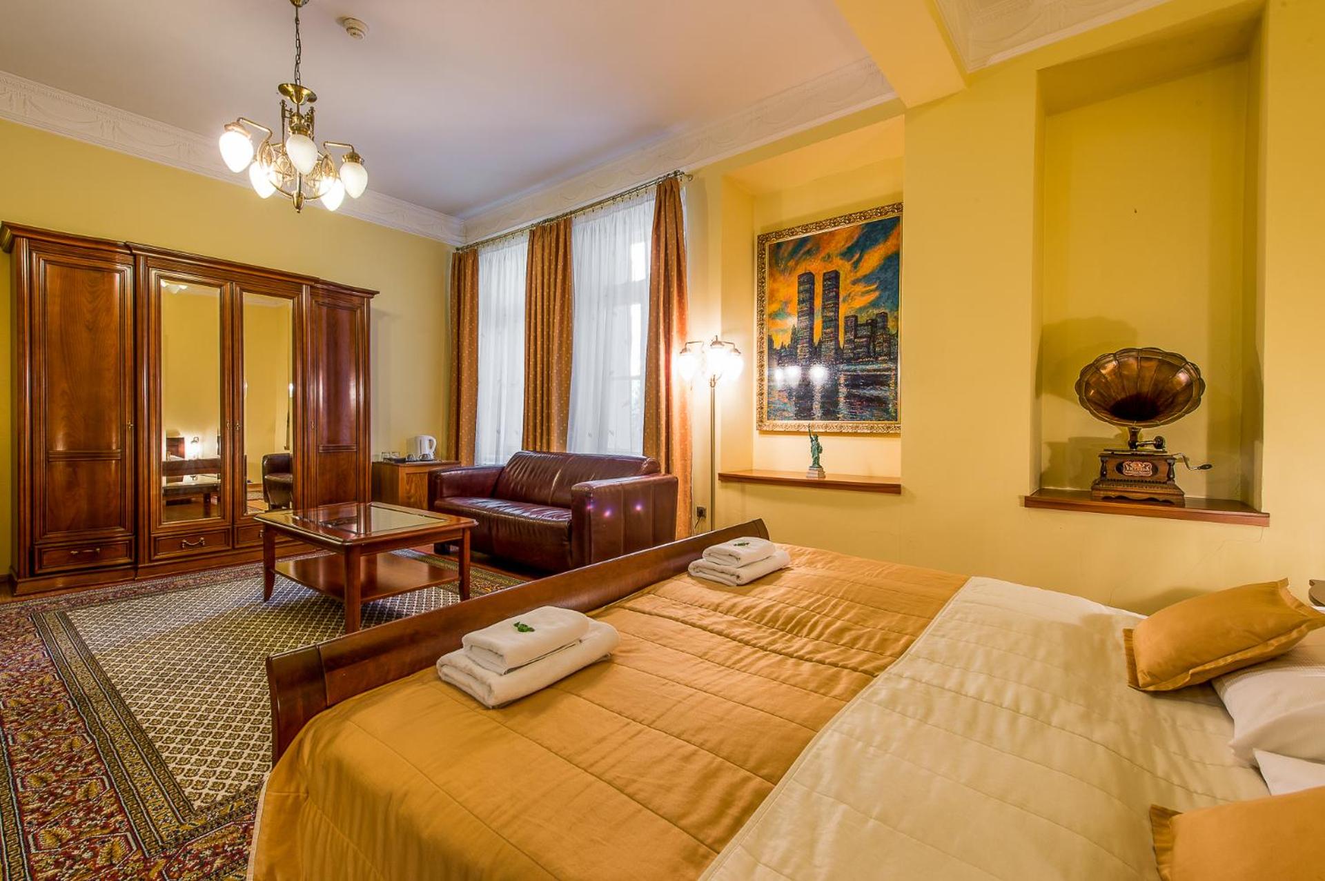Junior Suite (2 Adults)