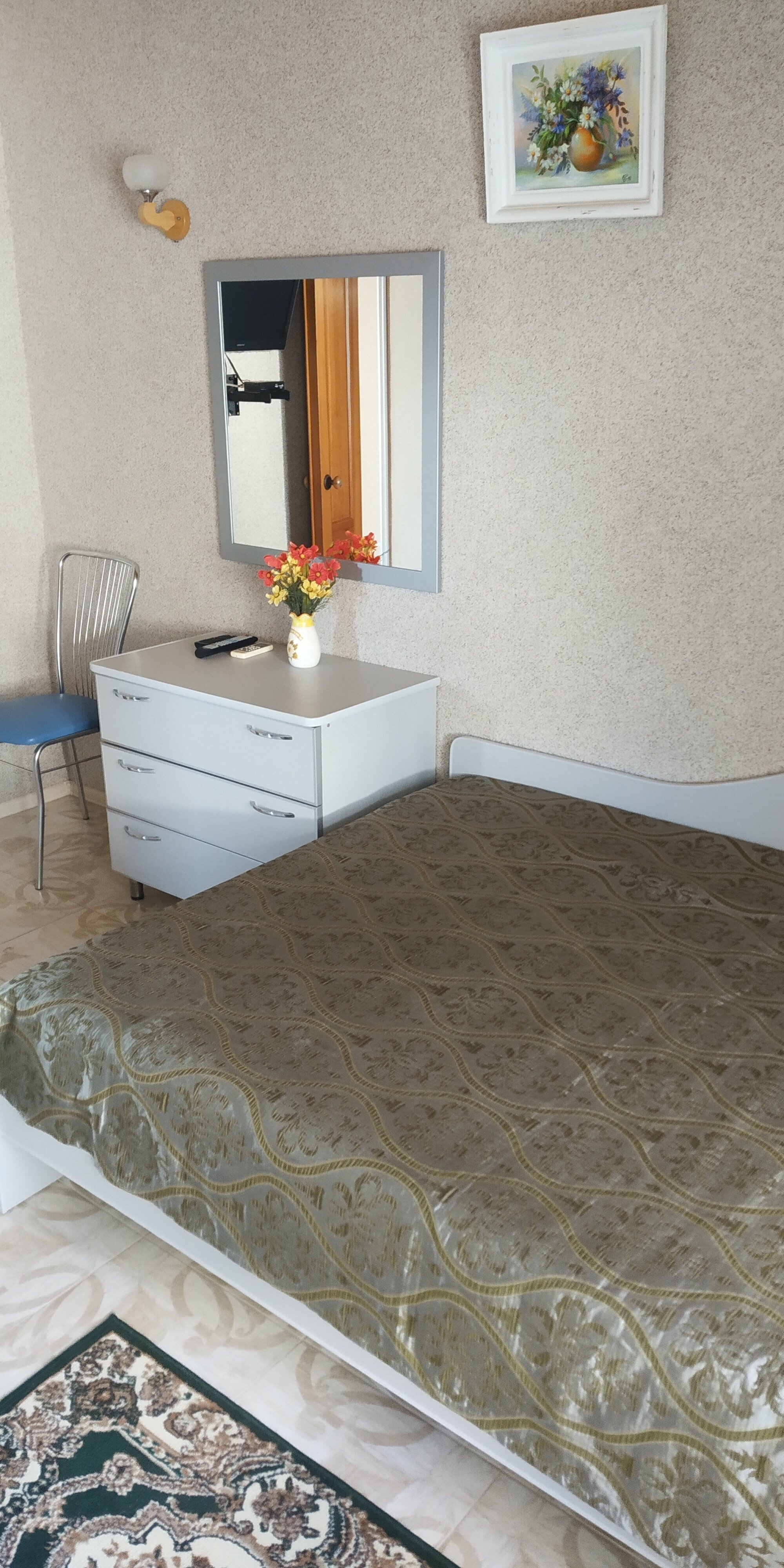 Трехместный номер с двумя санузлами с душем, тремя балконами