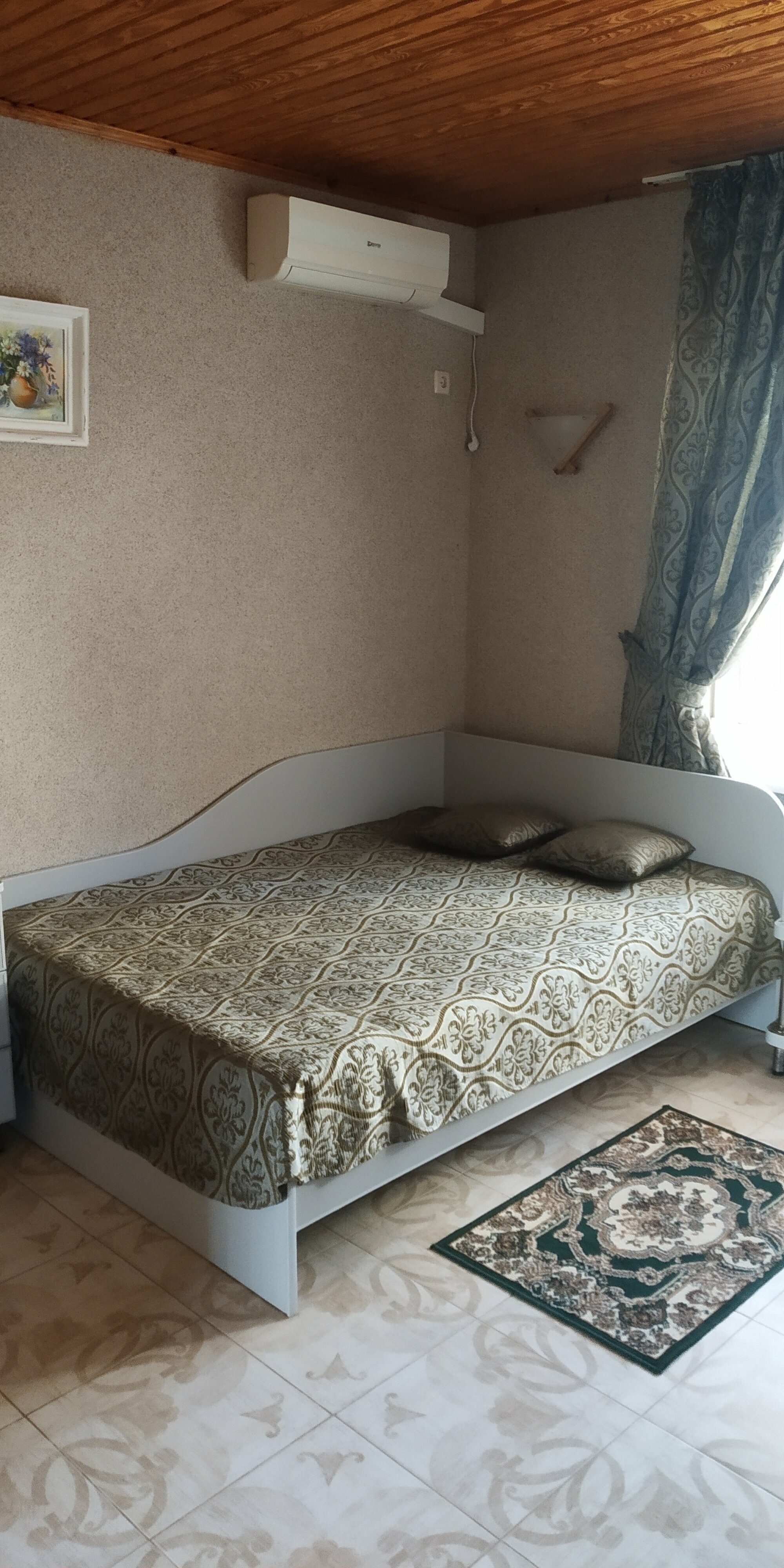 Трехместный номер с двумя санузлами с душем, тремя балконами