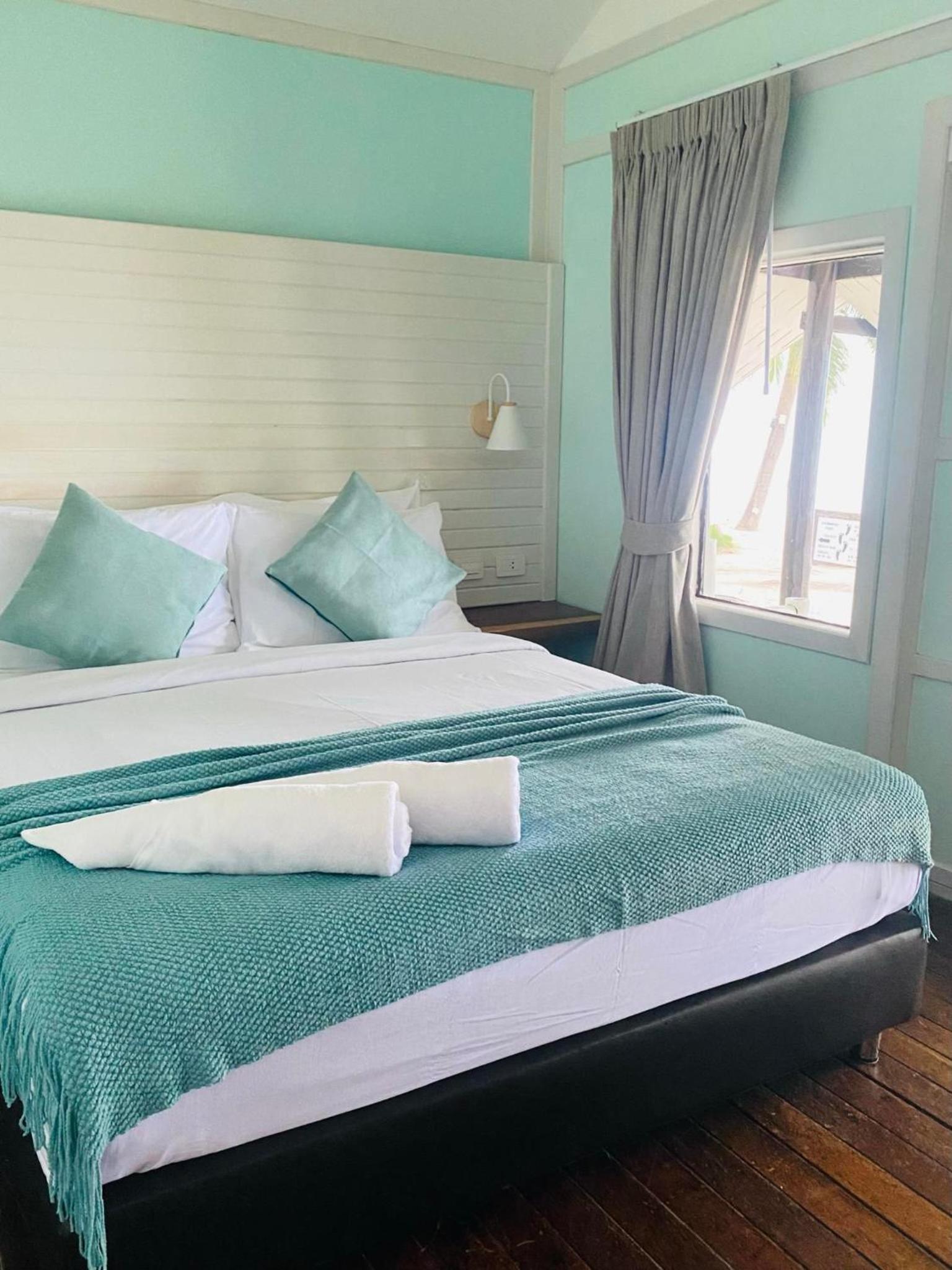 Wooden Bungalow with Beach Access 