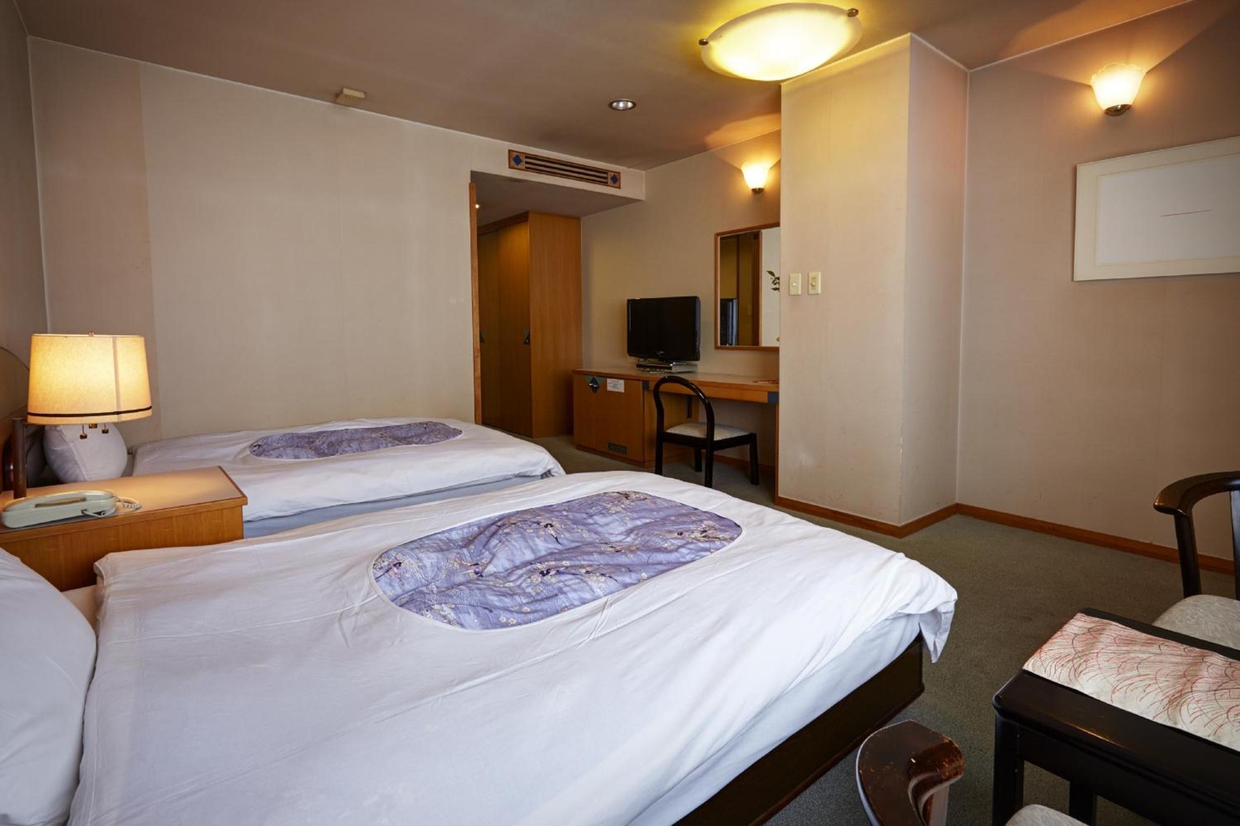 Twin Room with Bathtub - Non-Smoking - 6F-7F (28㎡)