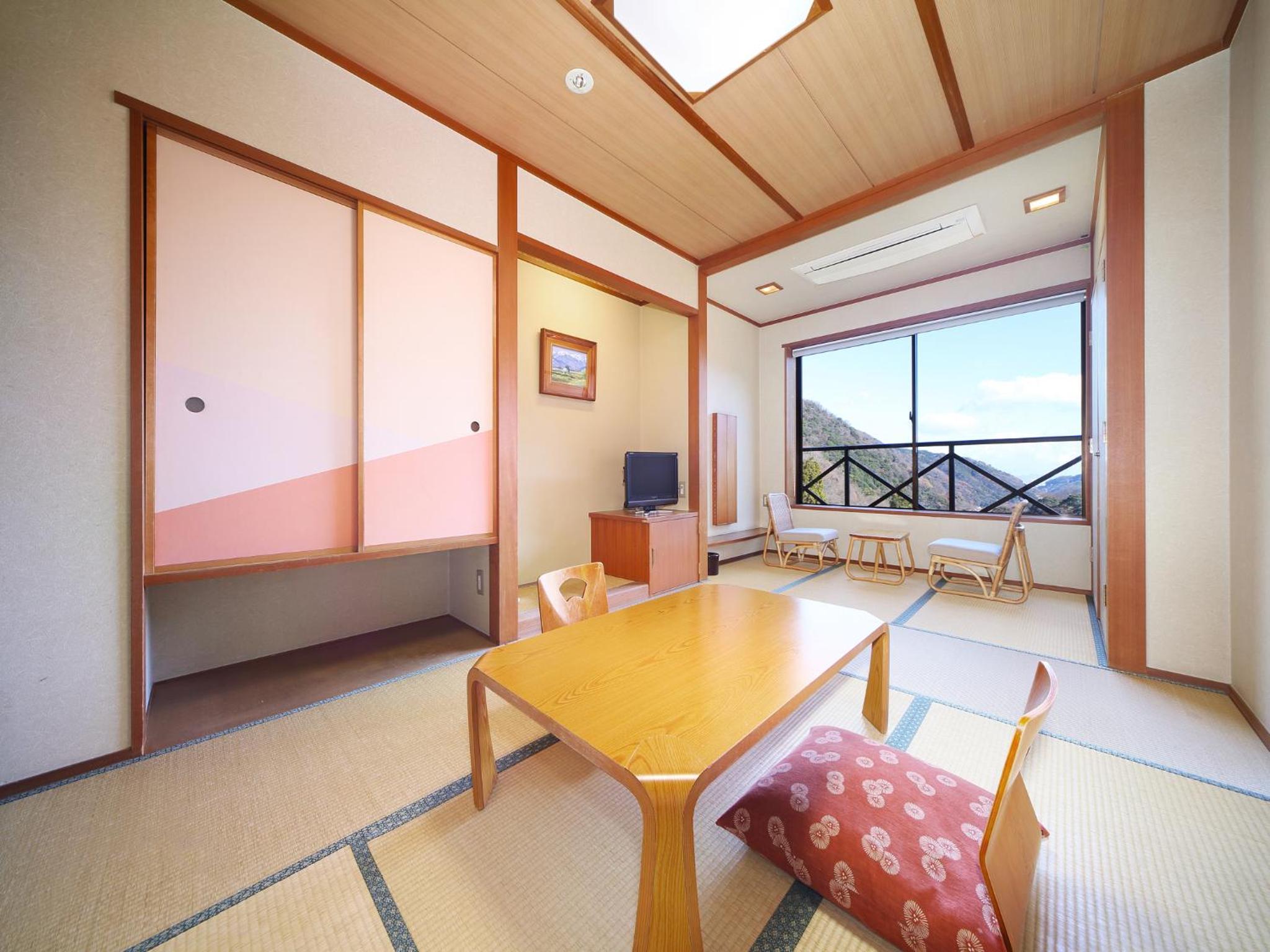 Renovated Japanese style twin room with extra bed