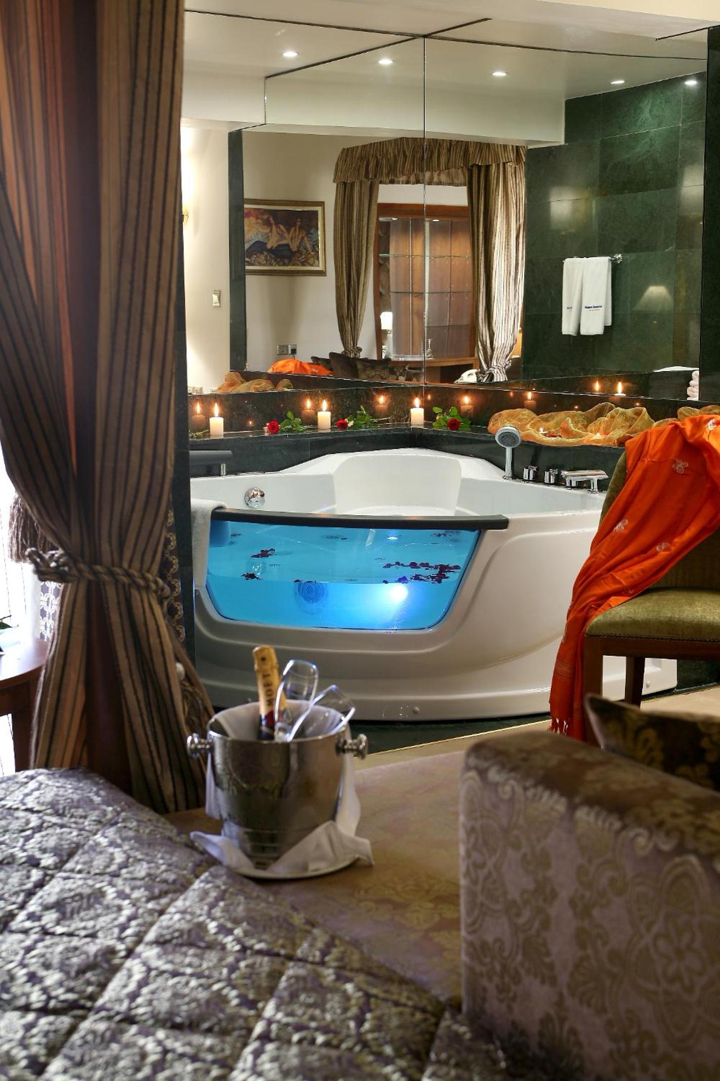 Honeymoon Suite