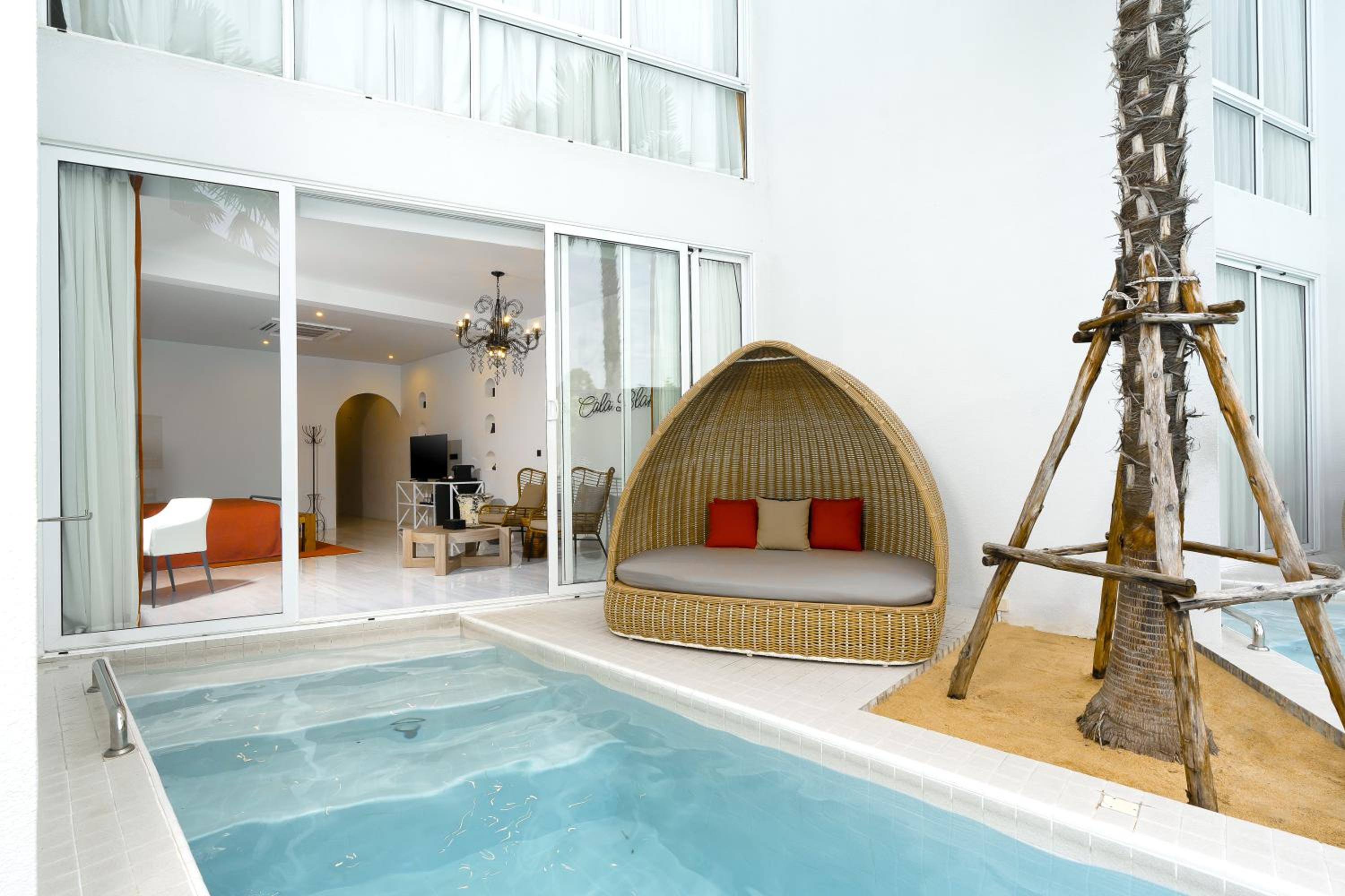 Gold One-Bedroom Pool Access