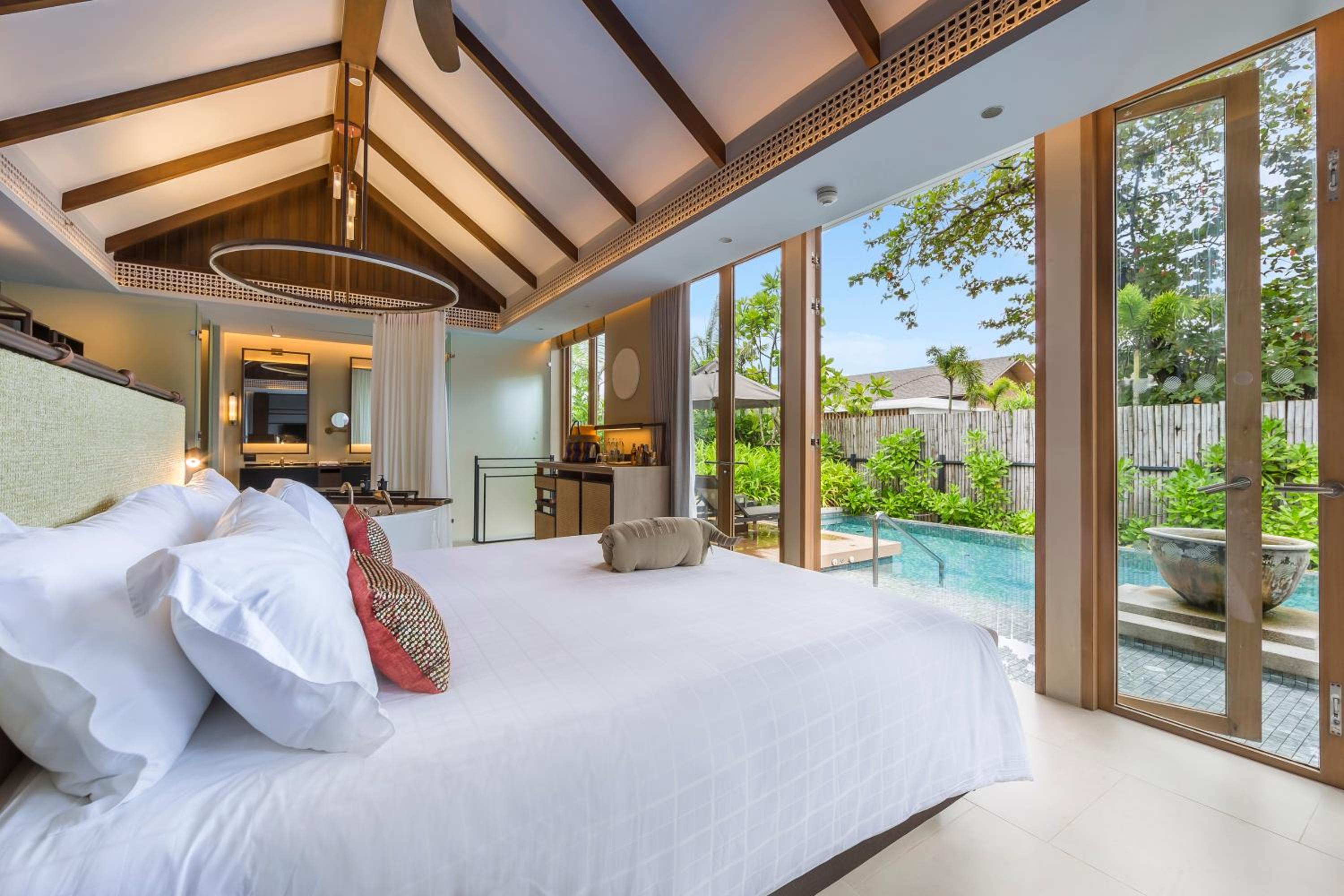 Luxury King Villa with a Pool