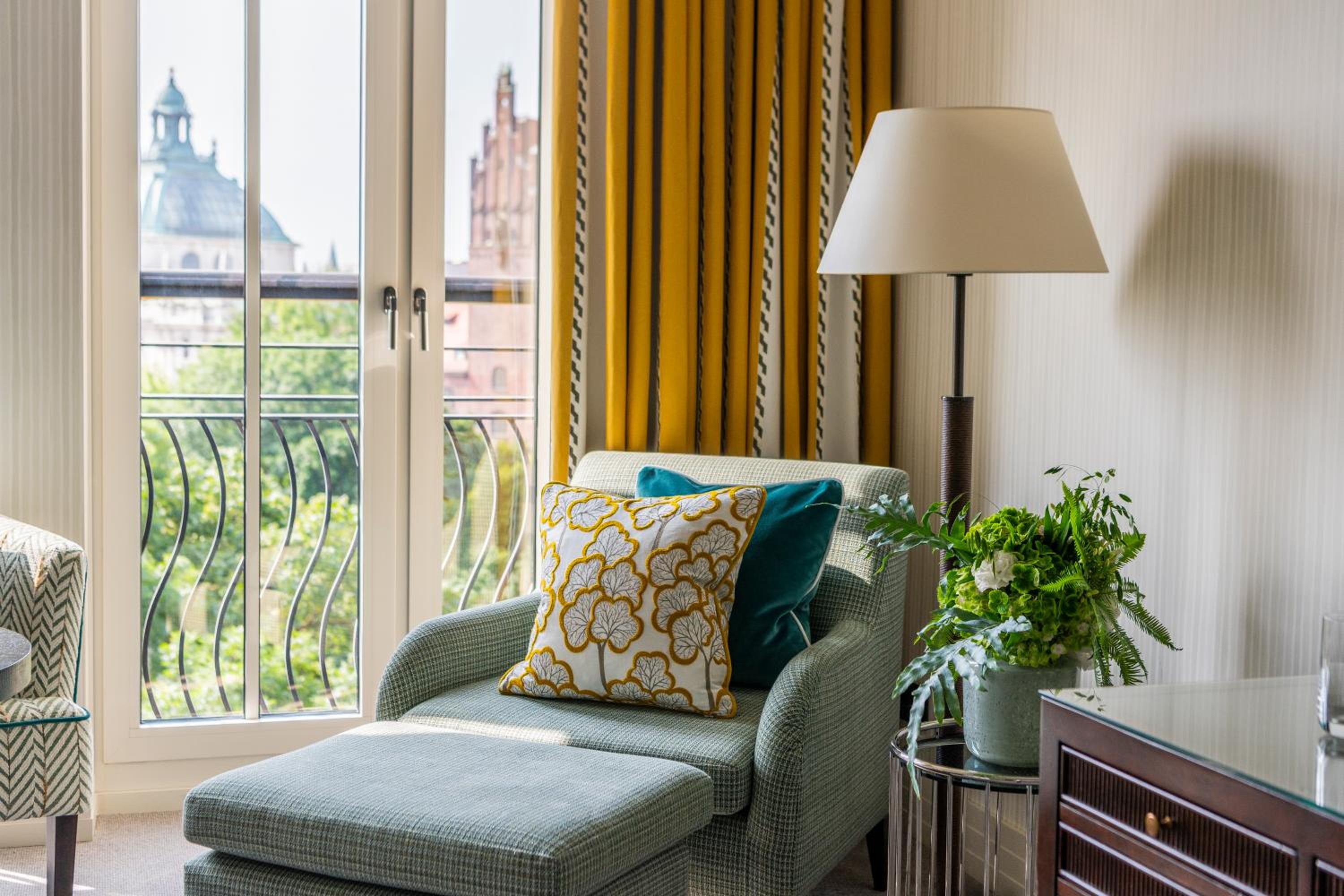 Deluxe Panoramic View Room