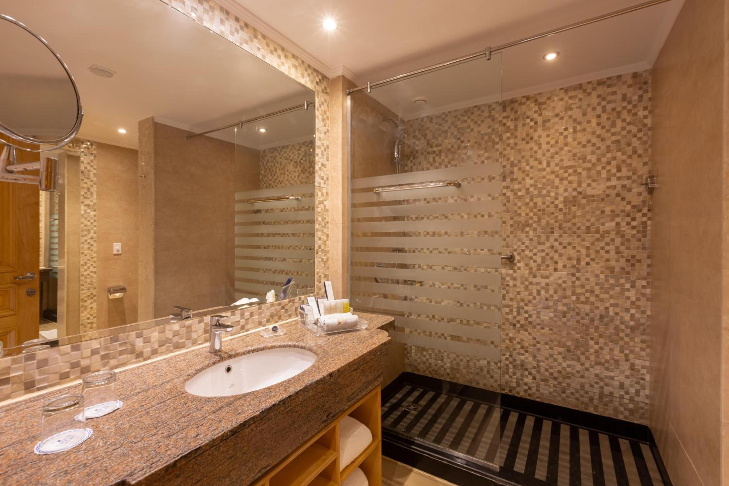 Standard King Room with Garden View