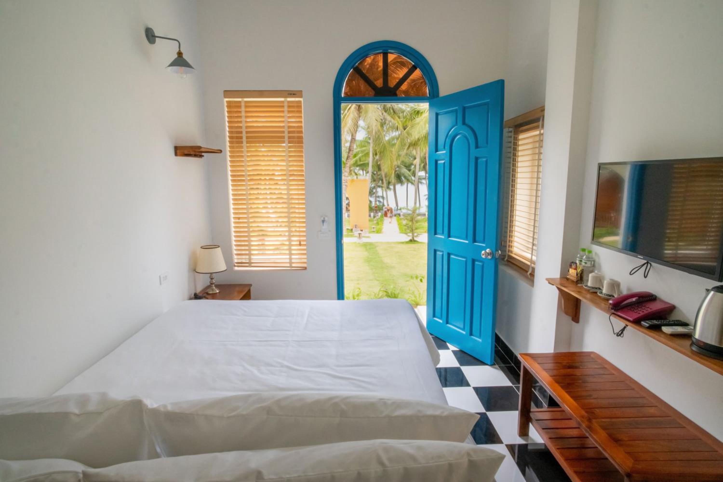 Queen Room with Garden View