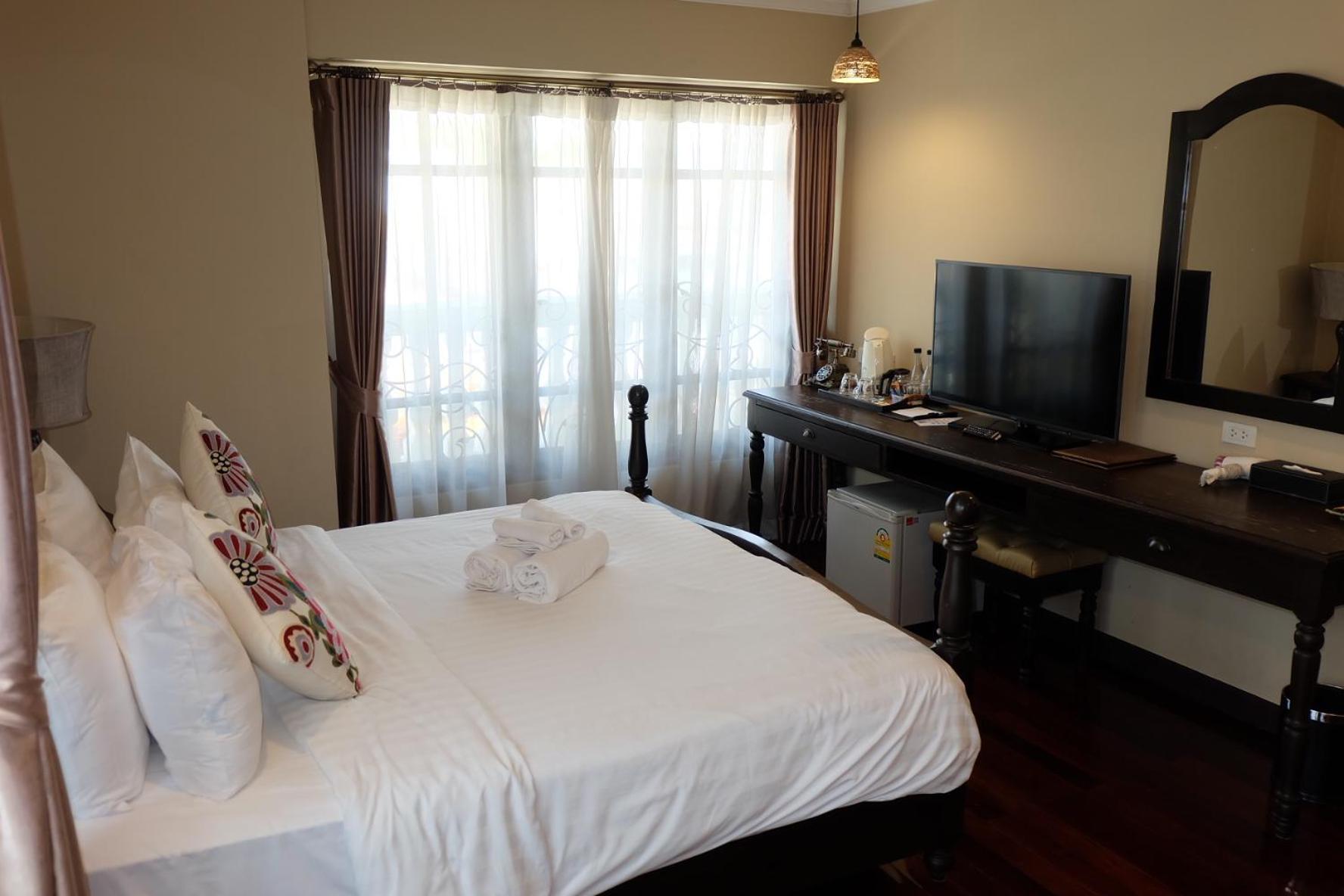 Grand Deluxe Double Room with Bathtub