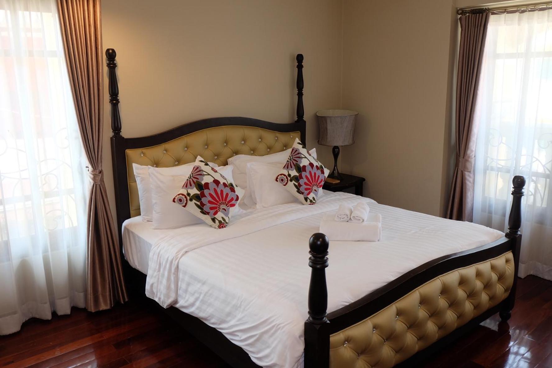 Grand Deluxe Double Room with Bathtub