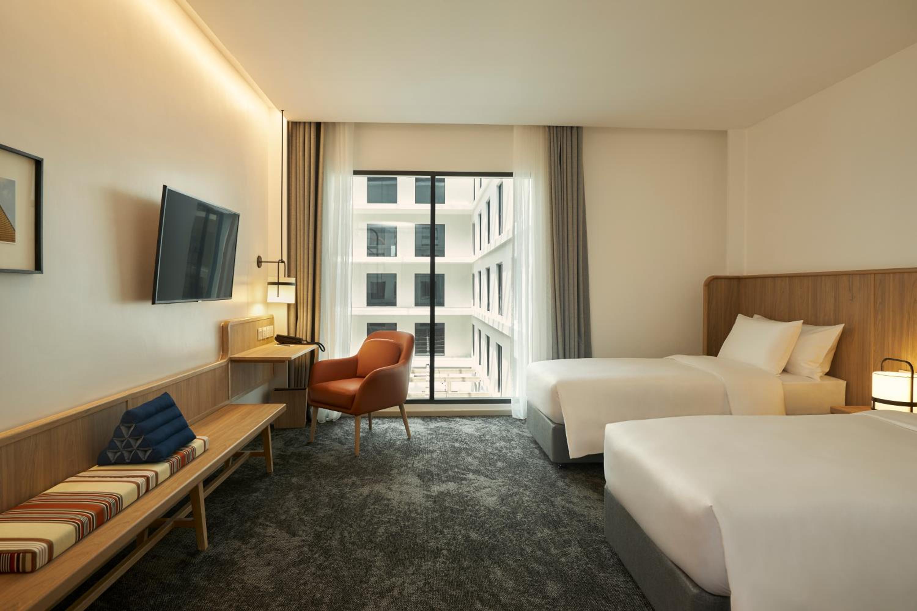 Roomy Twin Courtyard