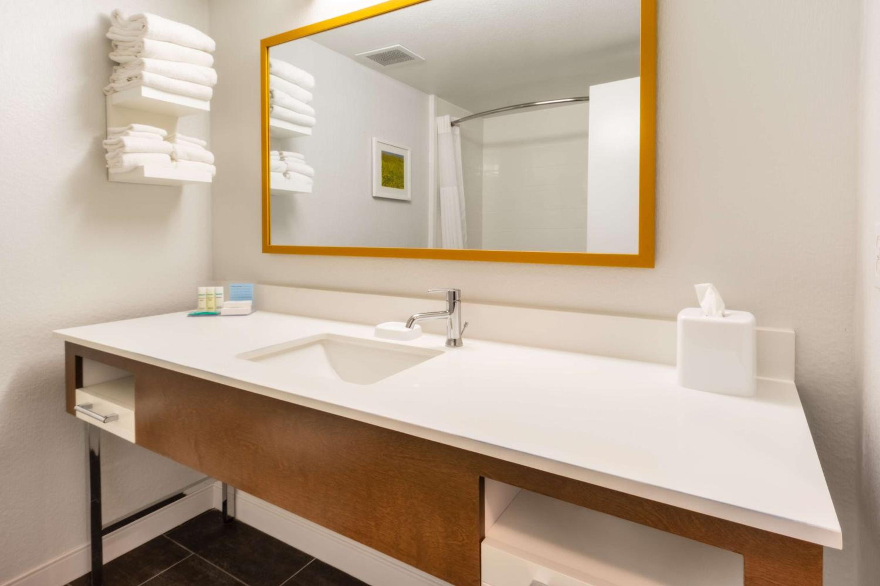 Deluxe Queen Room with Two Queen Beds - Non-Smoking