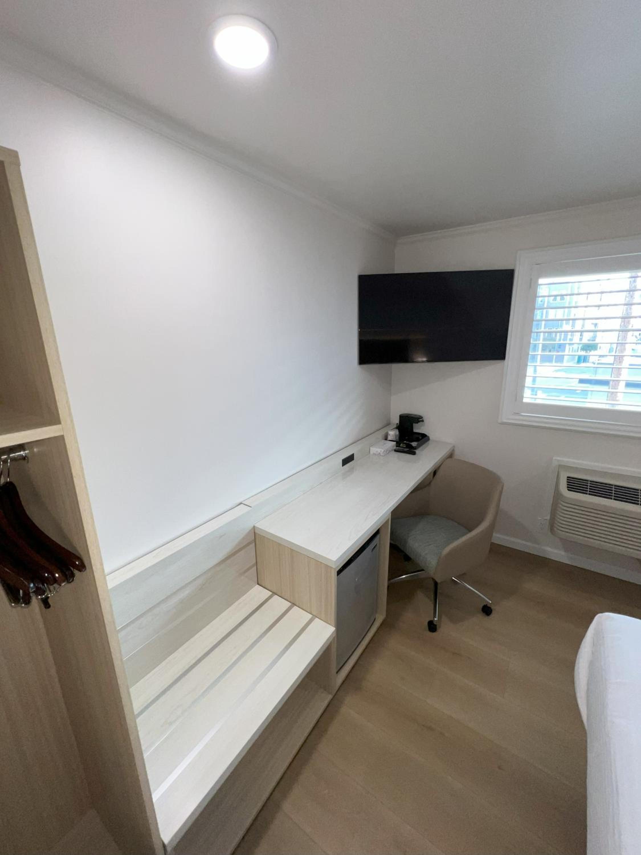 Deluxe King Room - Non-Smoking