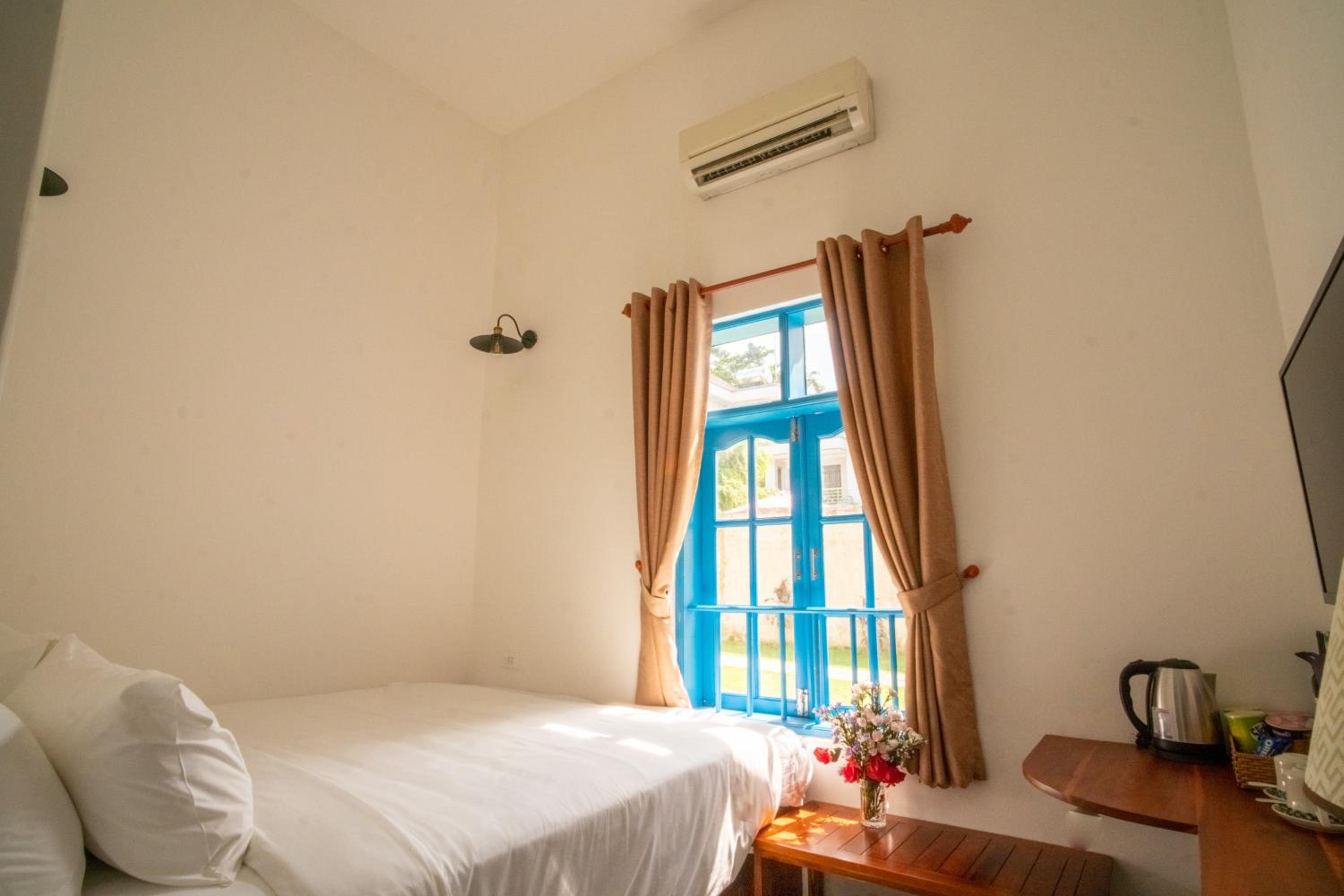 Queen Room with Garden View