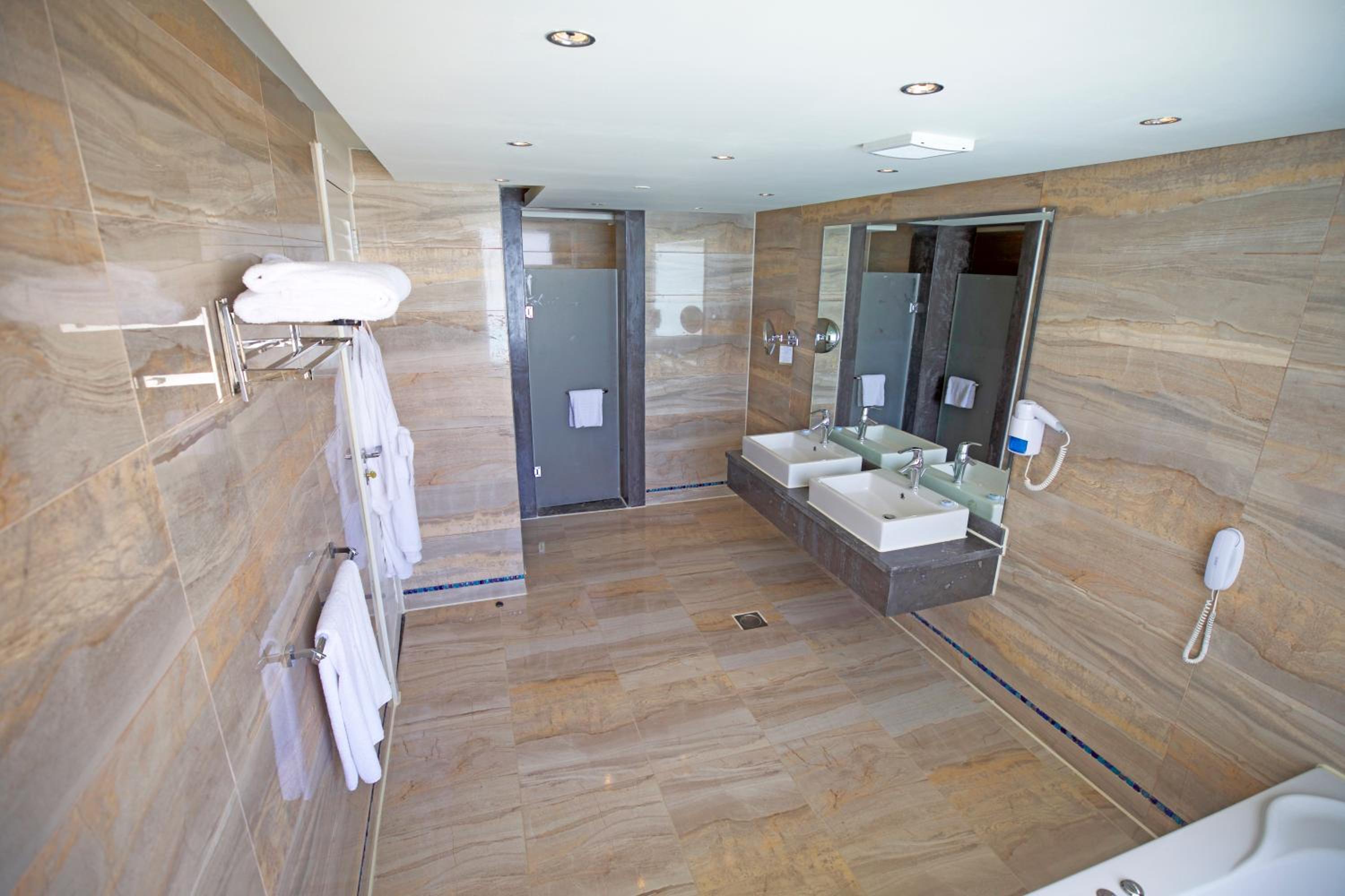 Honeymoon Suite- Posh Club