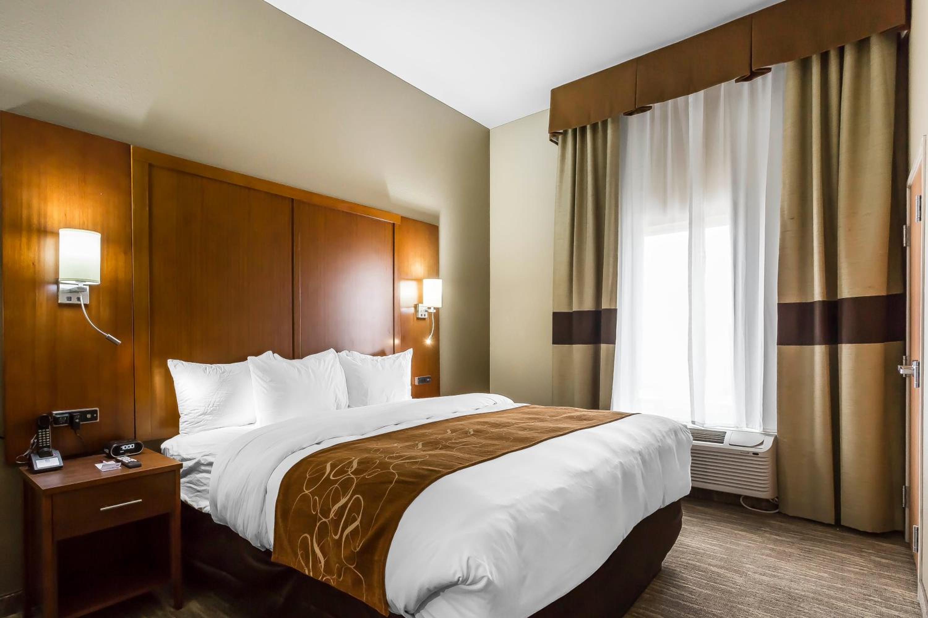 King Suite - Accessible/Non-Smoking