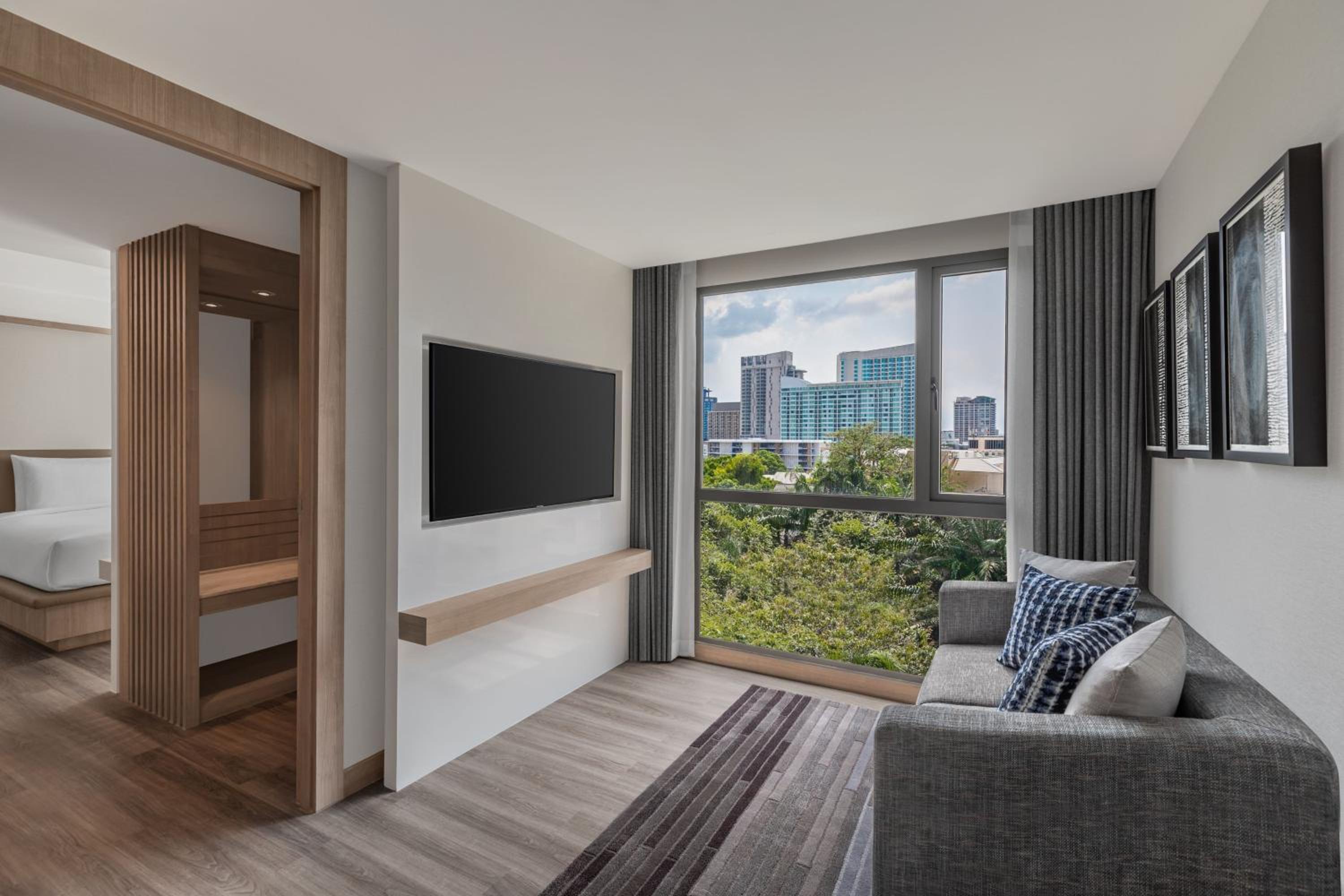 One-Bedroom Deluxe King Suite with City View