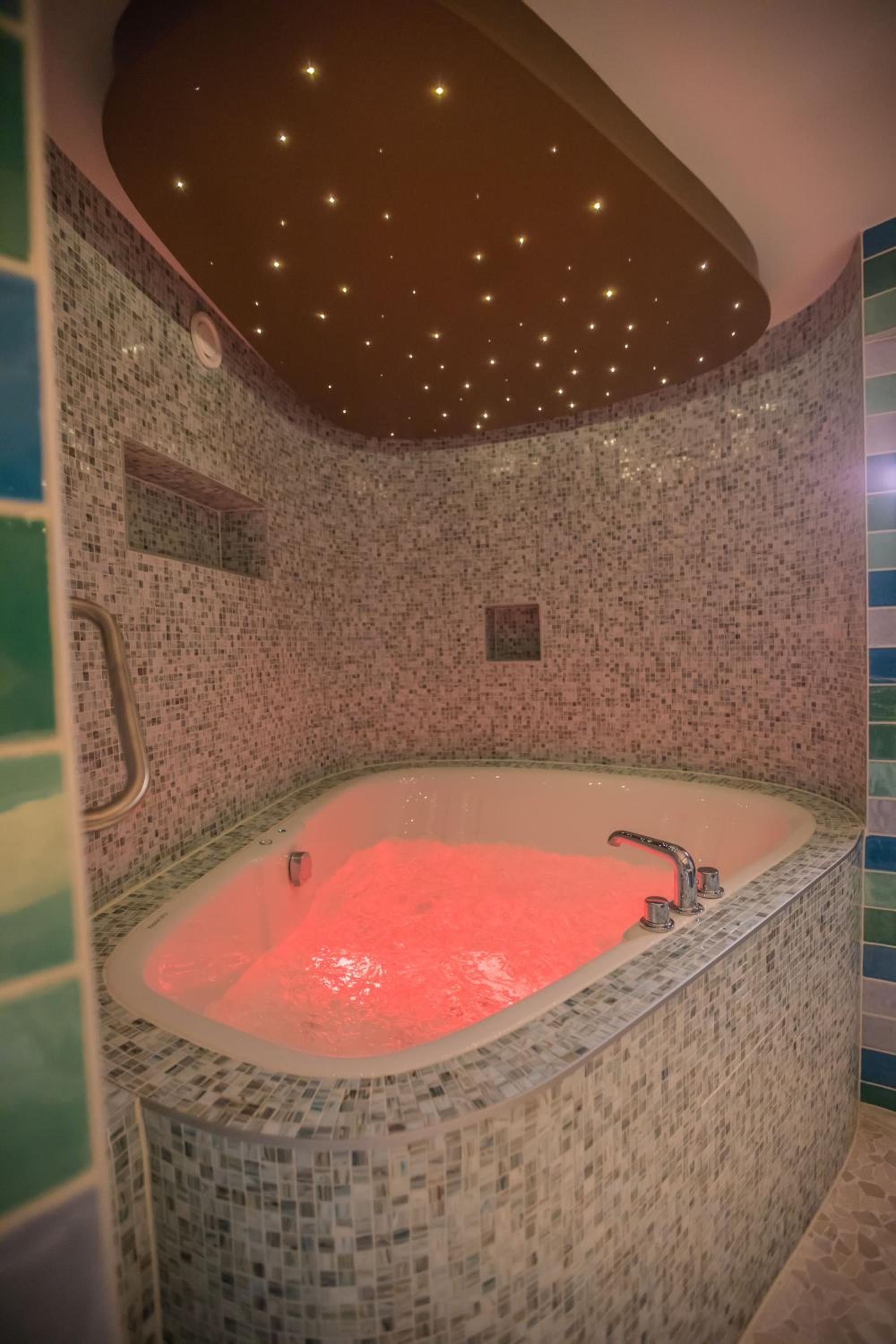 King Suite with Spa Bath