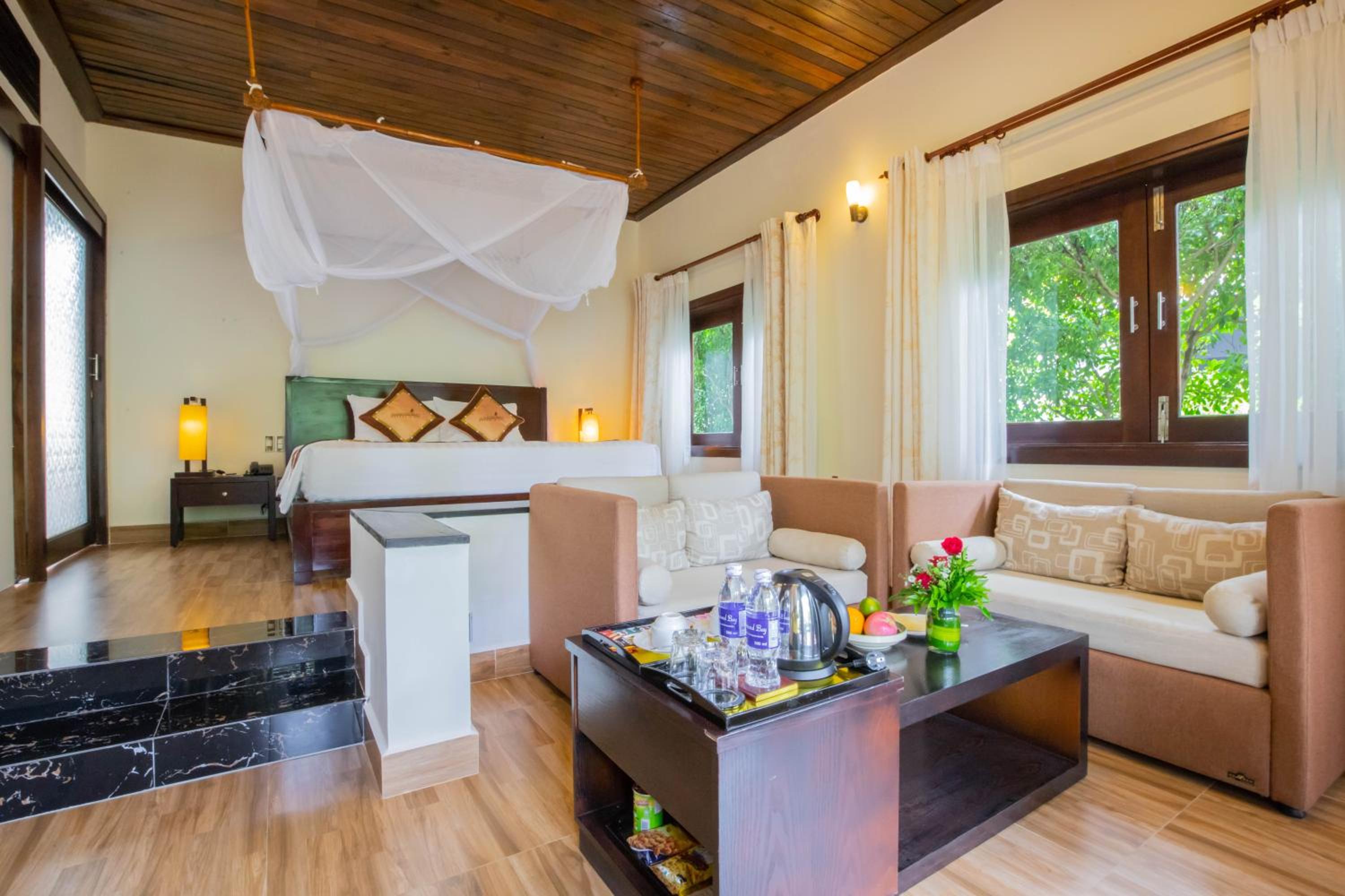 Jacuzzi Bungalow with Sea View