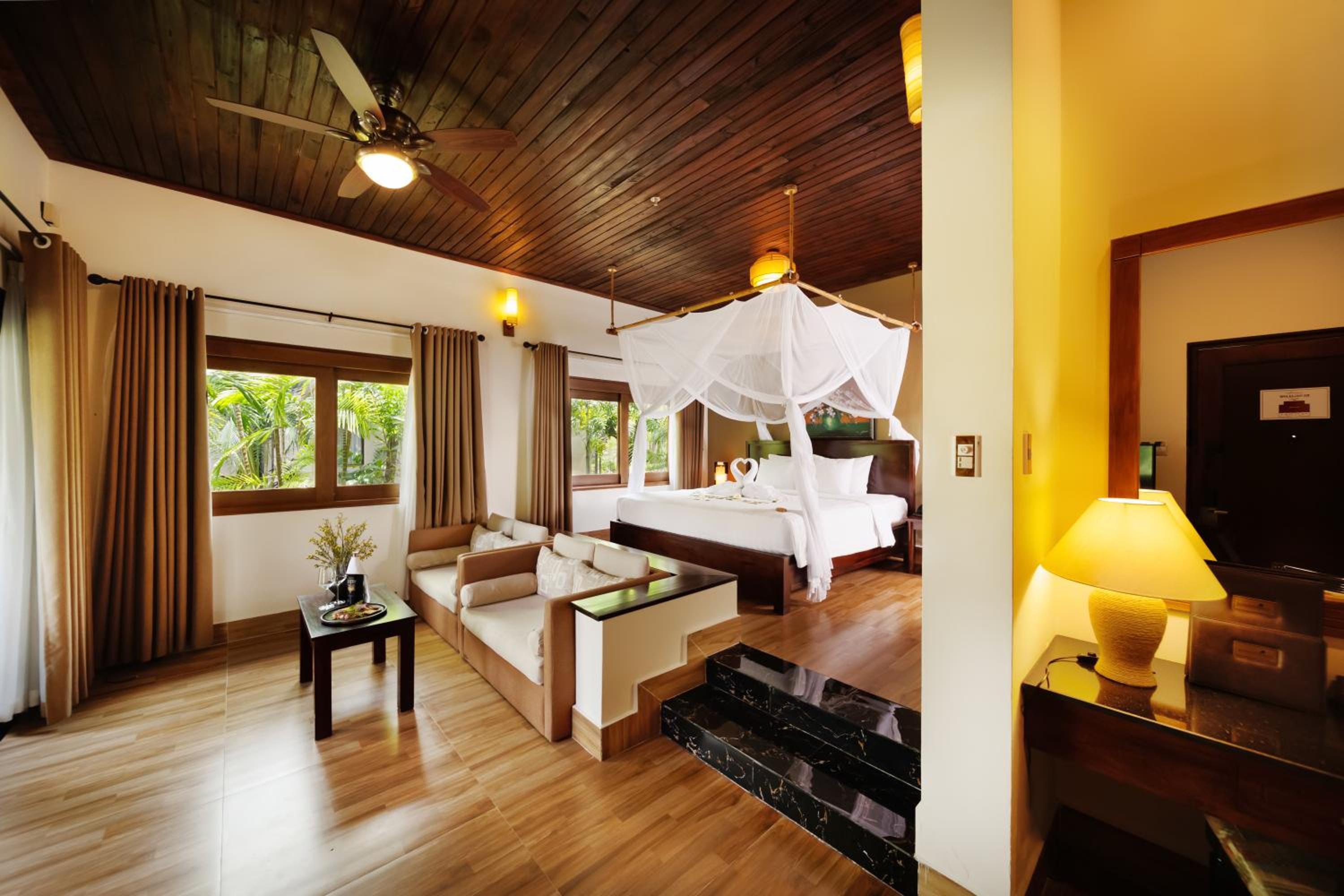 Jacuzzi Bungalow with Sea View